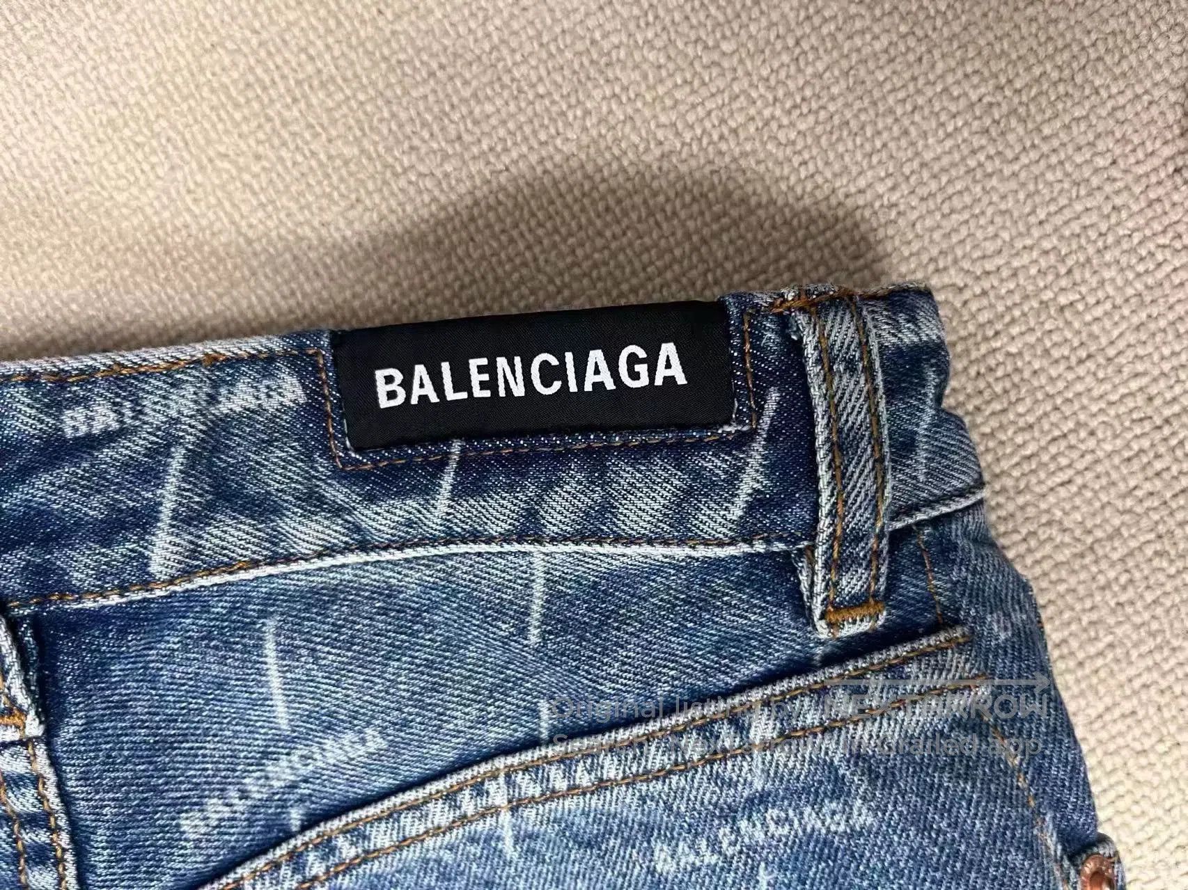 Balenciaga Balenciaga Women's High-Waist Logo Cropped Jeans. Size 26" / US 2 / IT 38 - 3 Thumbnail