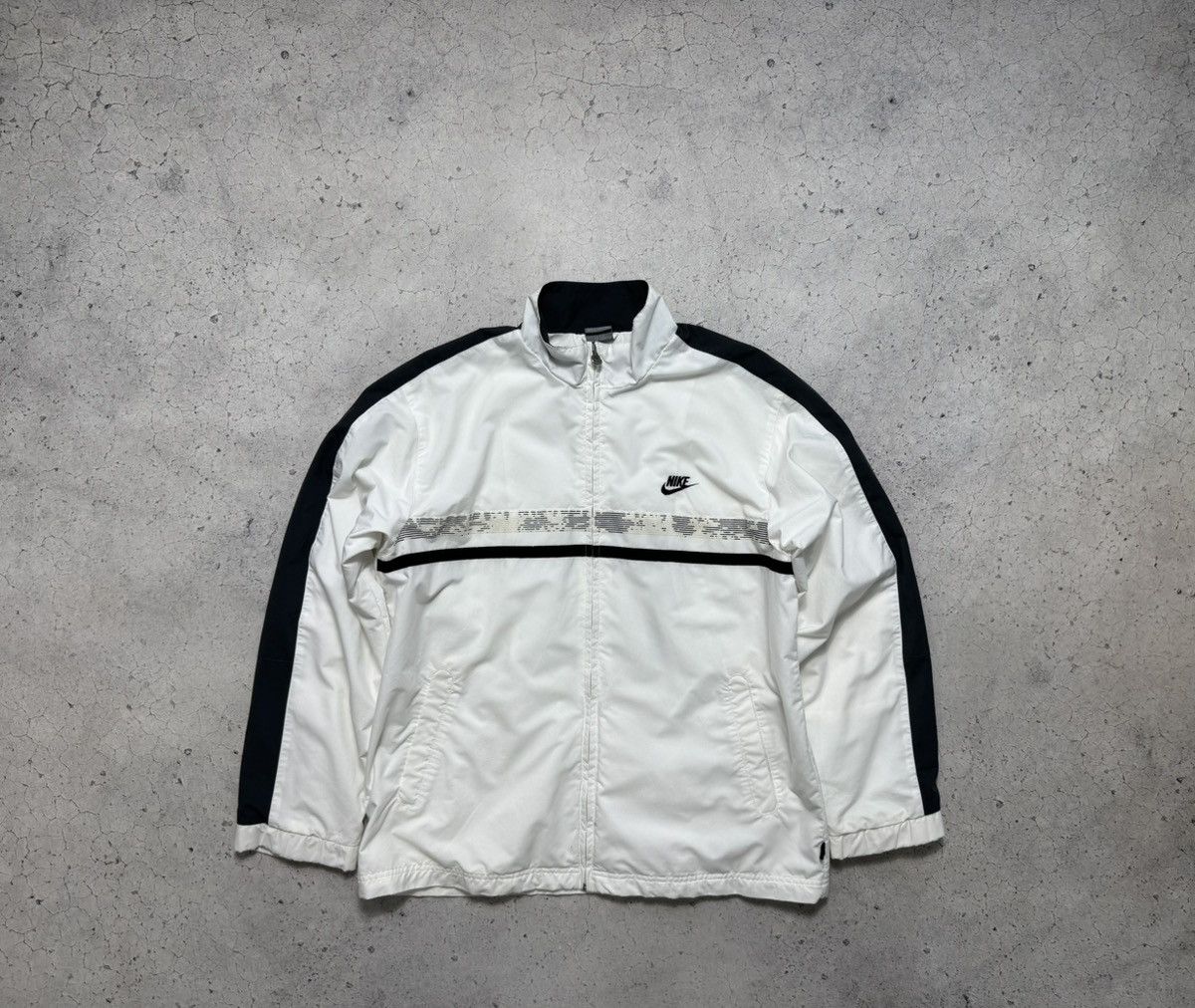 Nike Nike Vintage Light Nylon Jacket White Drill Y2K Size US L / EU 52-54 / 3 - 1 Thumbnail