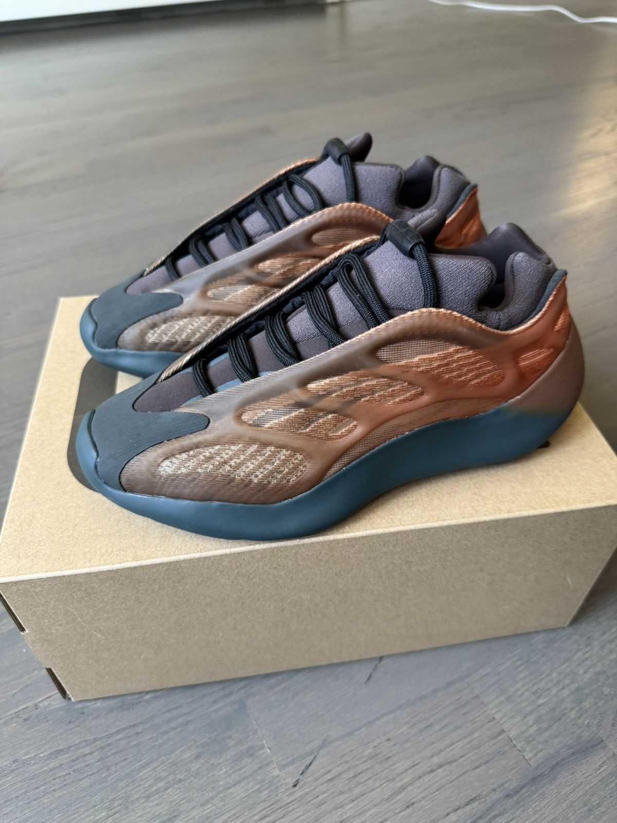 Adidas × Yeezy Adidas Yeezy 700 V3 Copper Fade sz 6Y Size US 6 / EU 39 - 2 Thumbnail