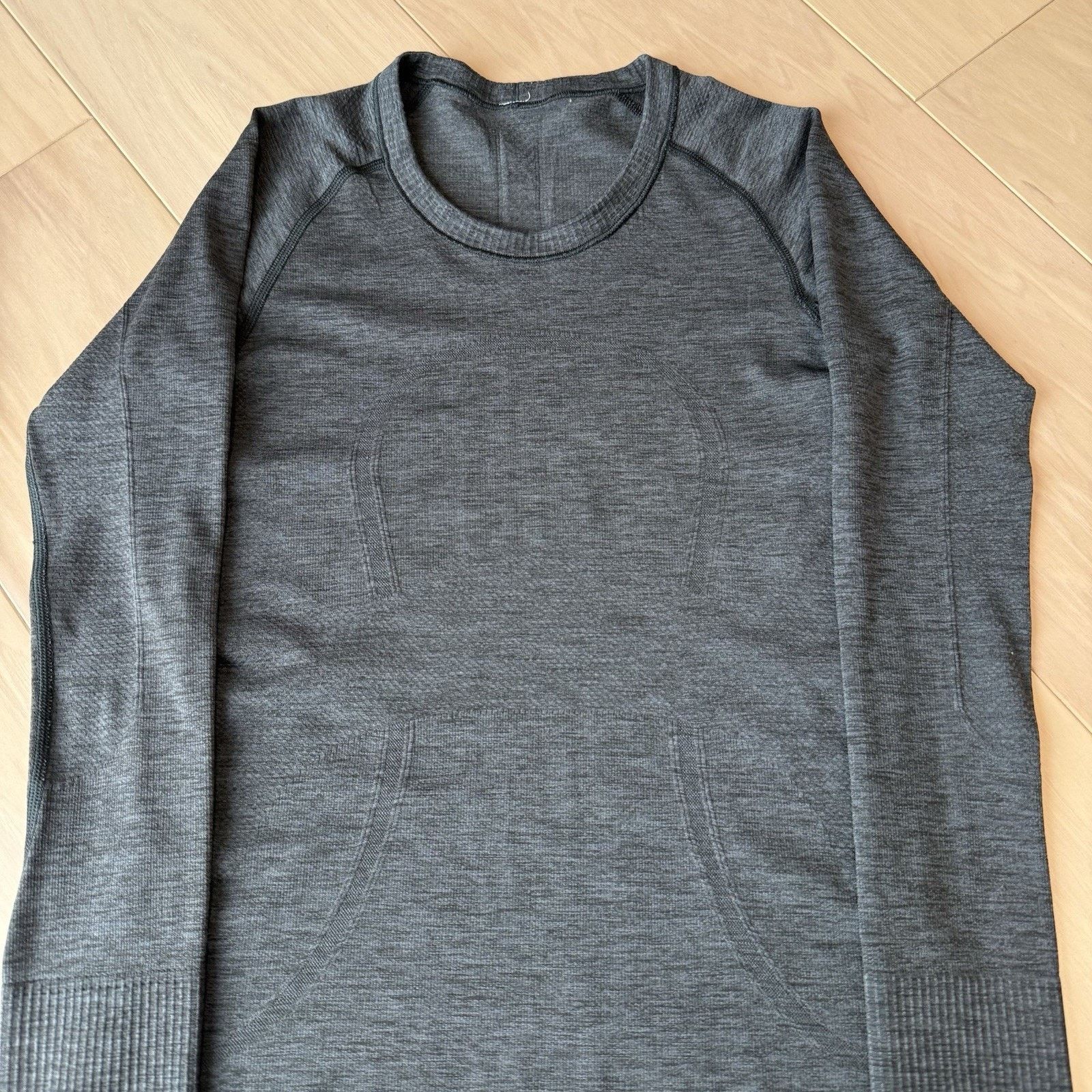 Lululemon Lululemon Metal Vent Shirt 4 Gray Yoga Workout Long Sleeve Size S / US 4 / IT 40 - 3 Thumbnail