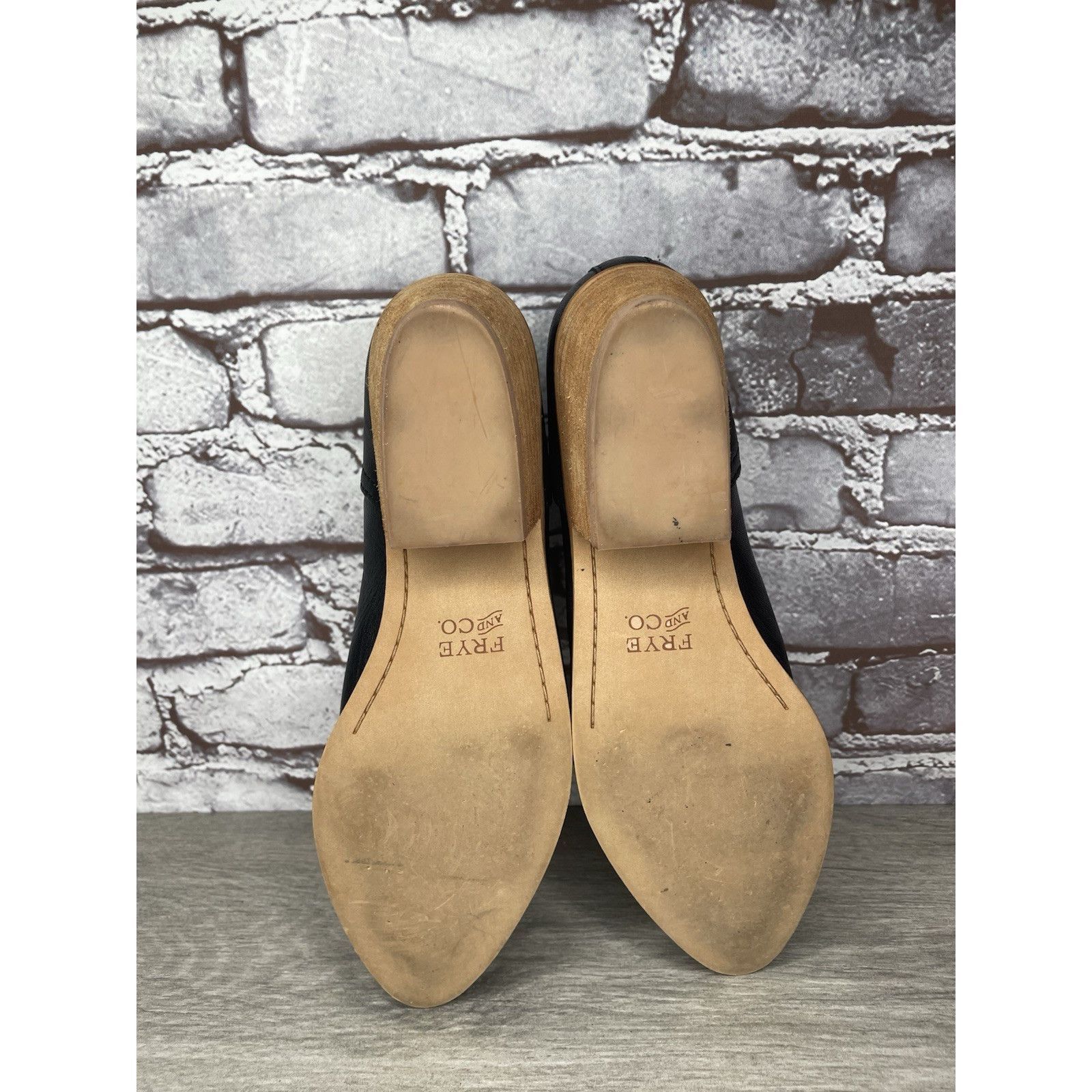 Frye Frye and Co. Rubie Black Leather Slip On V Cut Out Sides Hee Size US 7.5 / IT 37.5 - 21 Thumbnail