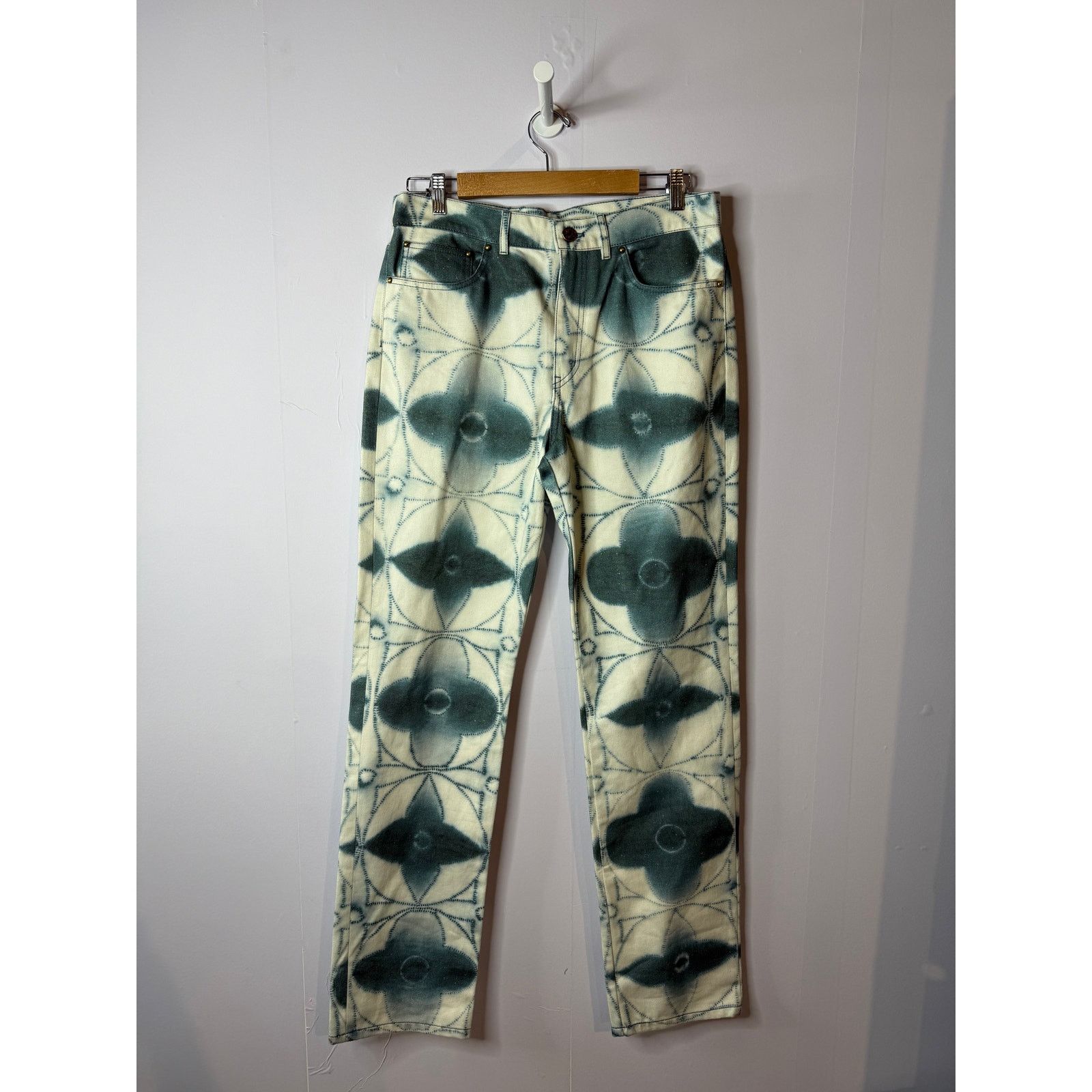 Louis Vuitton LV Tie Dye Monogram Denim Used 32 Size US 32 / EU 48 - 2 Thumbnail