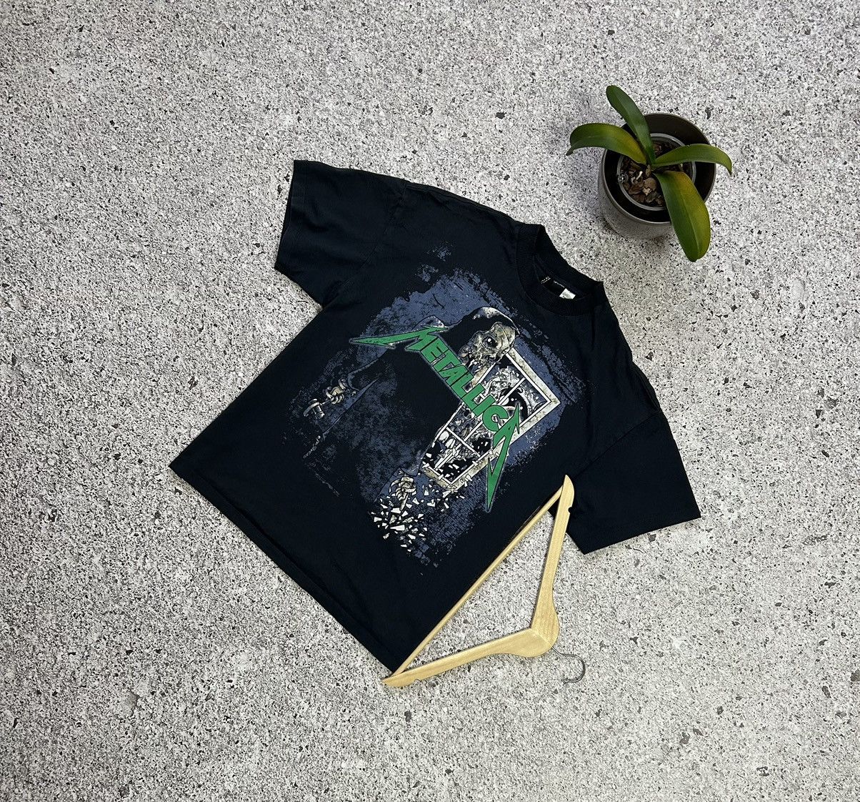 Band Tees × Metallica Vintage Design Style Art Metallica 2021 Band Rock T-Shirt Size US XL / EU 56 / 4 - 1 Thumbnail