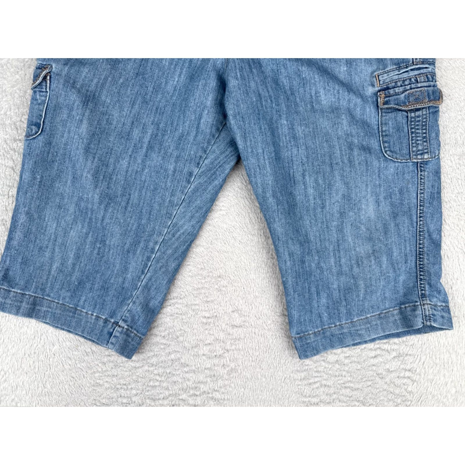 Lee Lee Jeans Women 16 Blue Denim Capri Crop Mid Rise 34x17 5-Pocket Regular Jeans Size 38" / US 16 / IT 52 - 2 Thumbnail