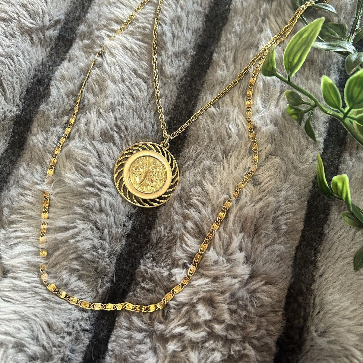 Vintage Vintage 70s-80s die cut floral medallion double necklace Size ONE SIZE - 9 Thumbnail