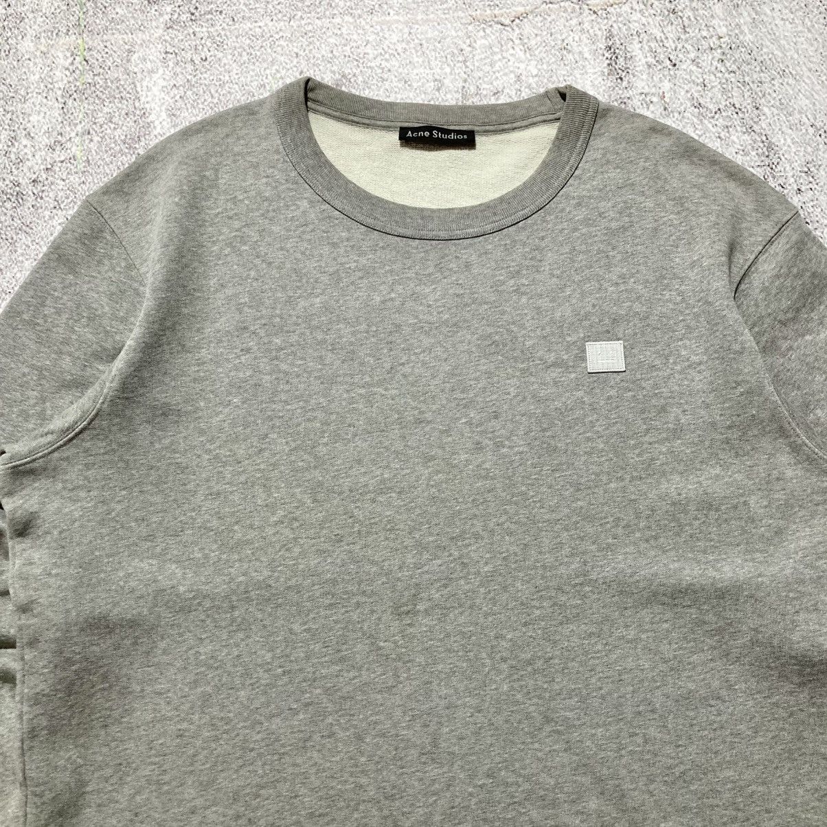 Acne Studios Acne Studios Fairview Face PAW17 Patch Logo Crewneck Grey Size US XL / EU 56 / 4 - 2 Thumbnail