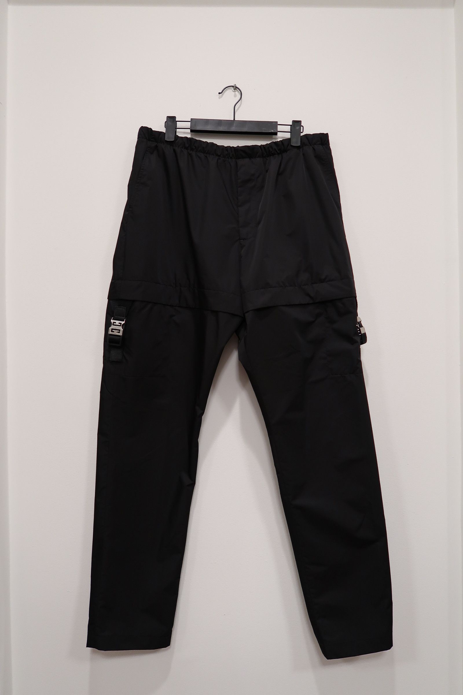 Givenchy GIVENCHY Black 4G Buckle Cargo Trousers Size US 34 / EU 50 - 1 Thumbnail