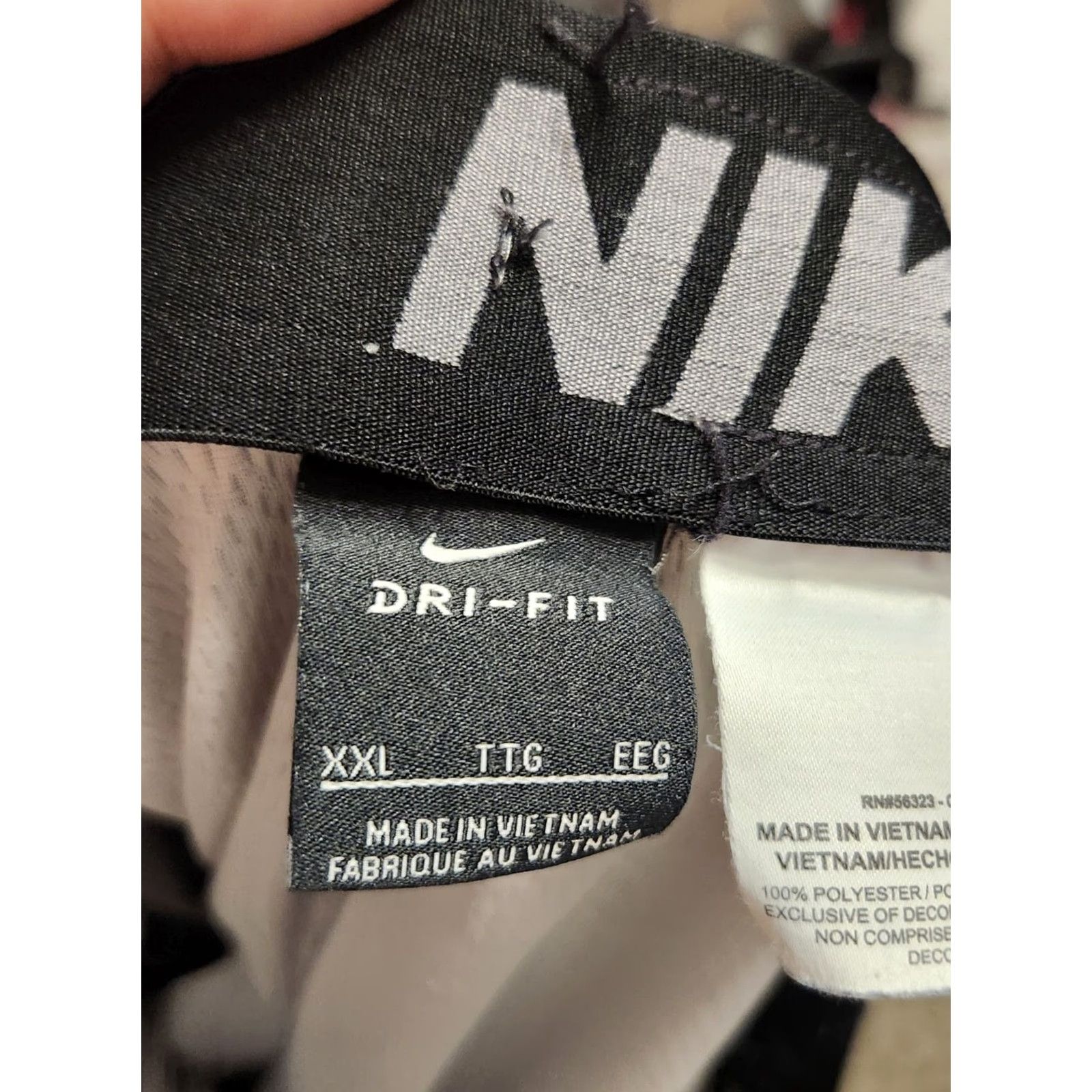 Nike NIKE MEN'S Yoga SHORTS 2XL DRI-FIT Gray Polyester Elastic Waist Drawstring Pockets Athletic Casual Gym Sports Running Jogging Shorts Size US 39 - 3 Thumbnail