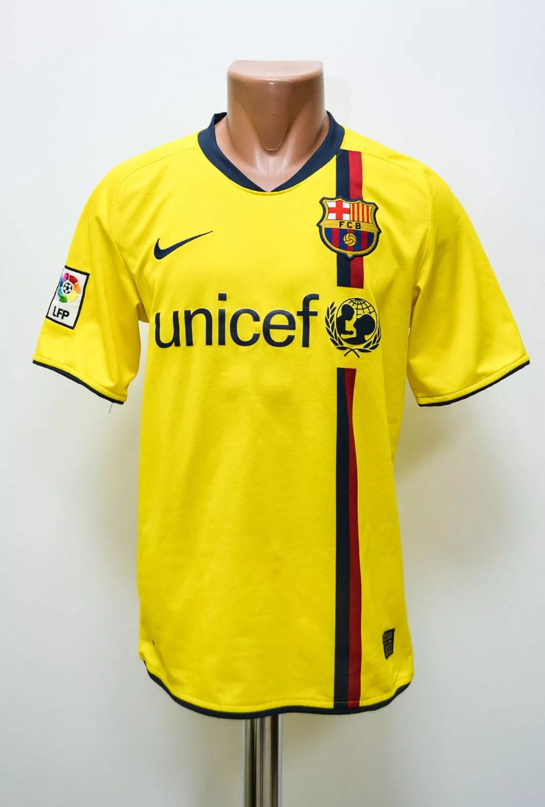 Nike BARCELONA SPAIN 2008/2009 AWAY FOOTBALL SHIRT JERSEY NIKE S Size US S / EU 44-46 / 1 - 1 Thumbnail