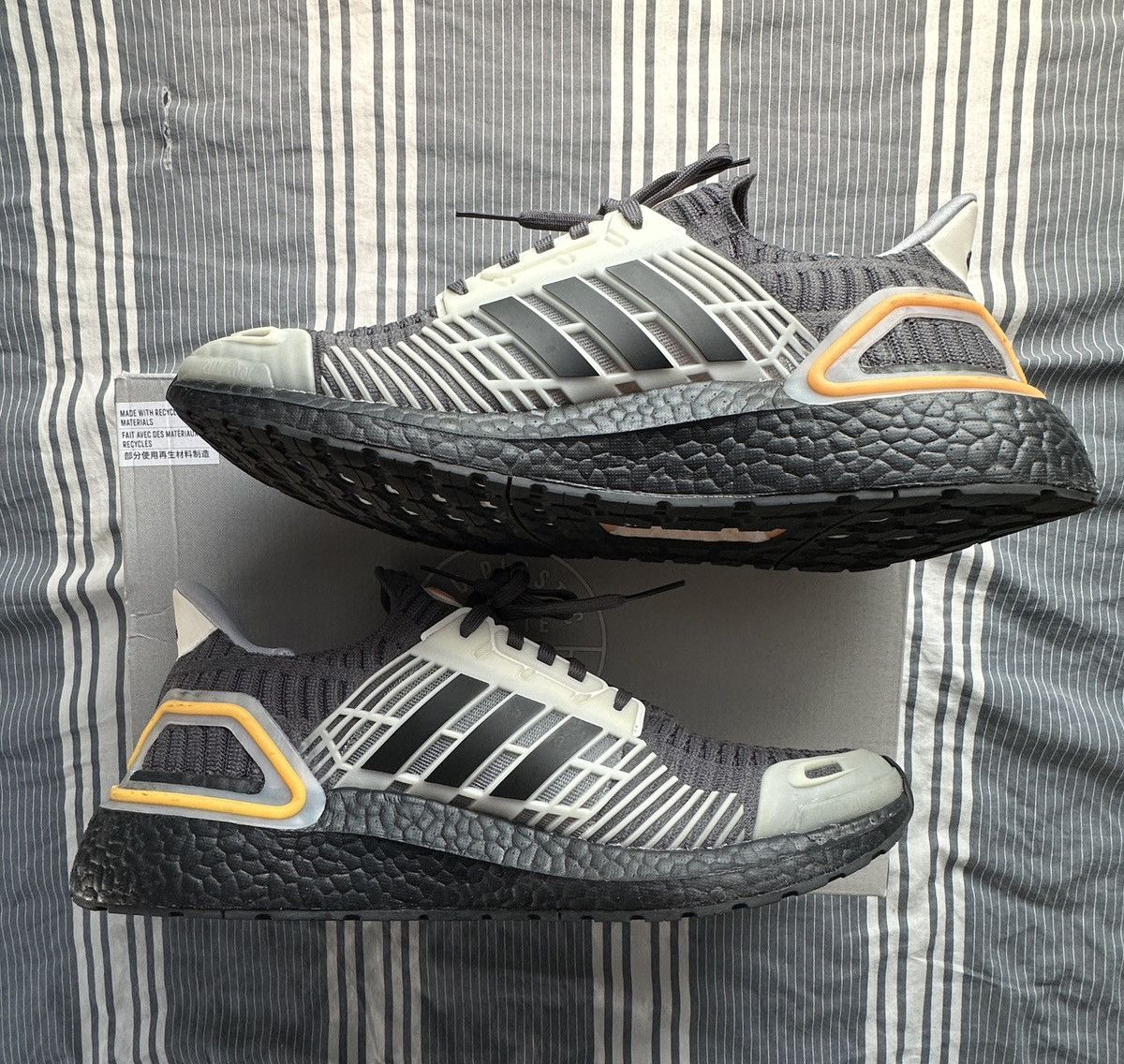 Adidas Adidas Ultraboosts Size US 11 / EU 44 - 2 Thumbnail
