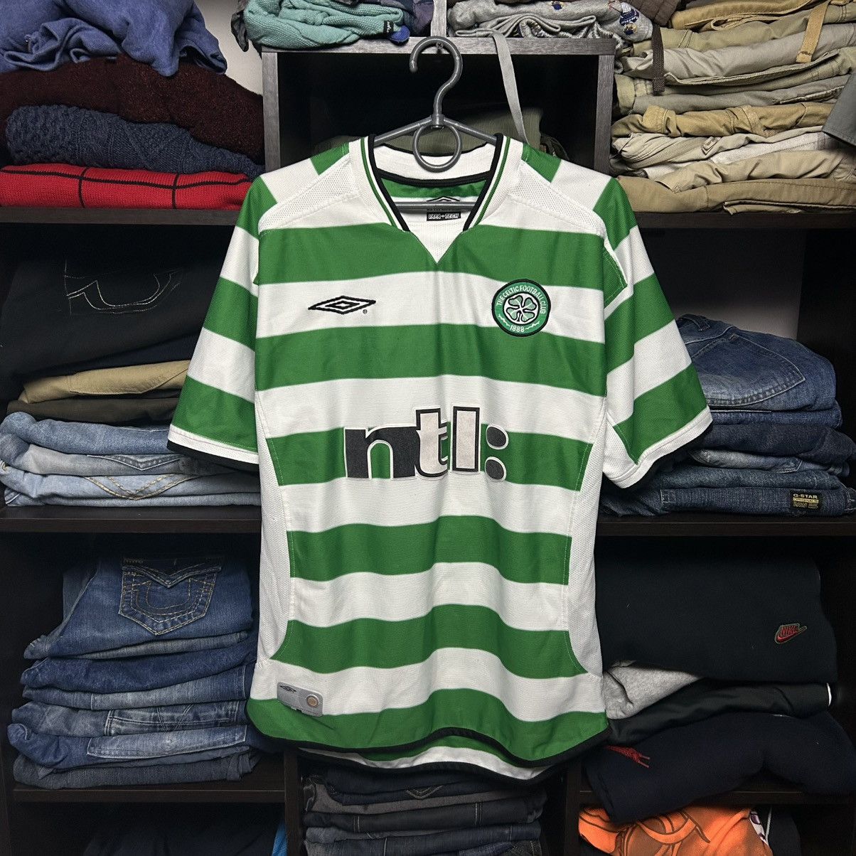 Umbro Vintage Umbro FC Celtic Home 2001 green soccer jersey size M Size US M / EU 48-50 / 2 - 1 Thumbnail