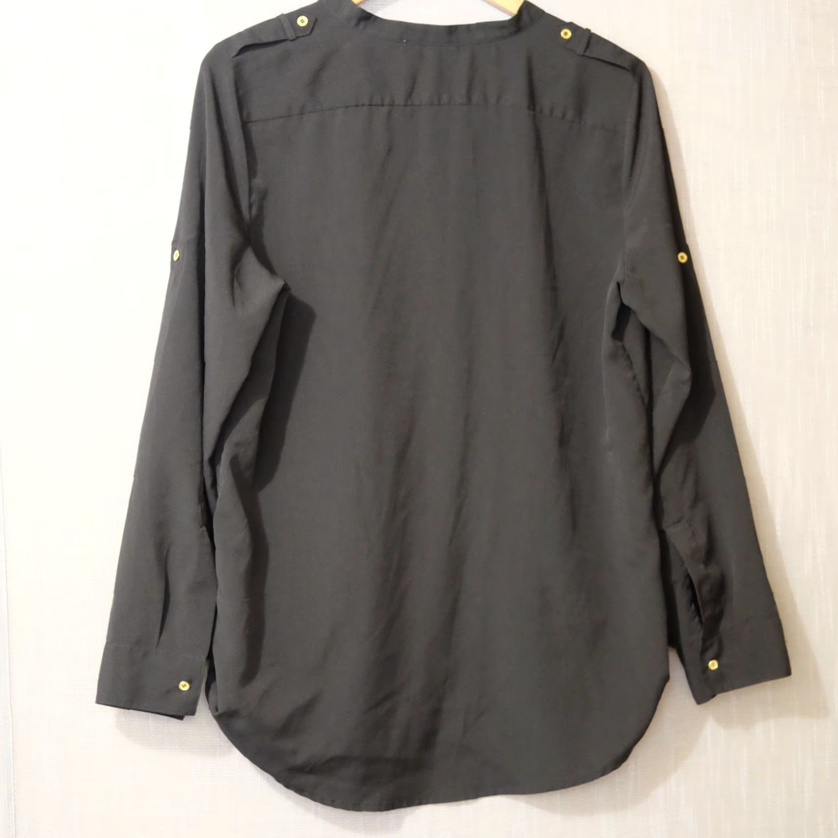 Calvin Klein Calvin Klein Button-Down Shirt Front Pocket Gold Button Womens L Black Button-Up Shirt Womens L Modern Basic Casual Workwear Vintage No N/A Size L / US 10 / IT 46 - 5 Thumbnail