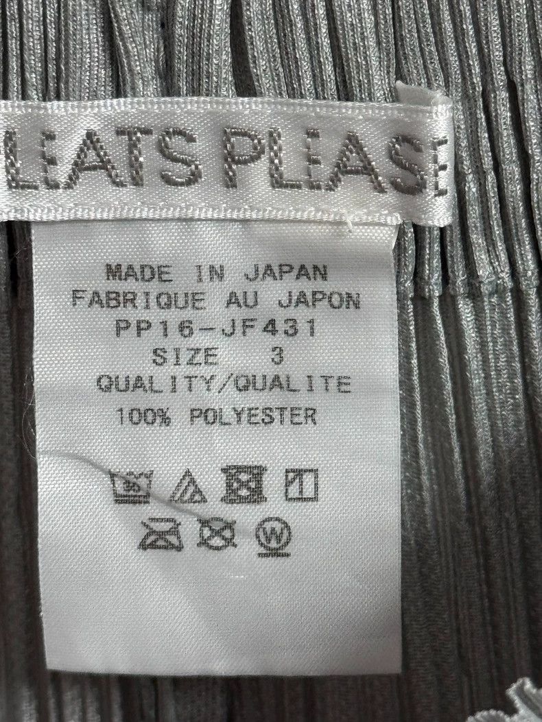 Issey Miyake Issey Miyake size:3 Light grey pleated shorts Size 23" - 3 Thumbnail