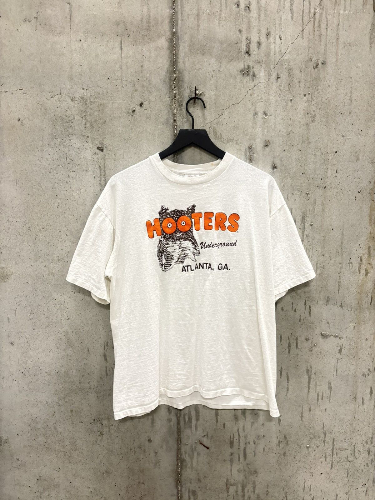 Vintage Vintage Hooters Atlanta Shirt Faded Distressed Grunge Band Size US XL / EU 56 / 4 - 1 Thumbnail