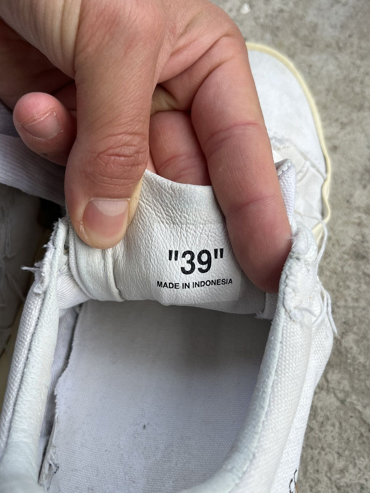 Off-White Off-White Vulcanized Canvas Distressed Low-top Sneakers Y2K Size US 6 / EU 39 - 22 Thumbnail