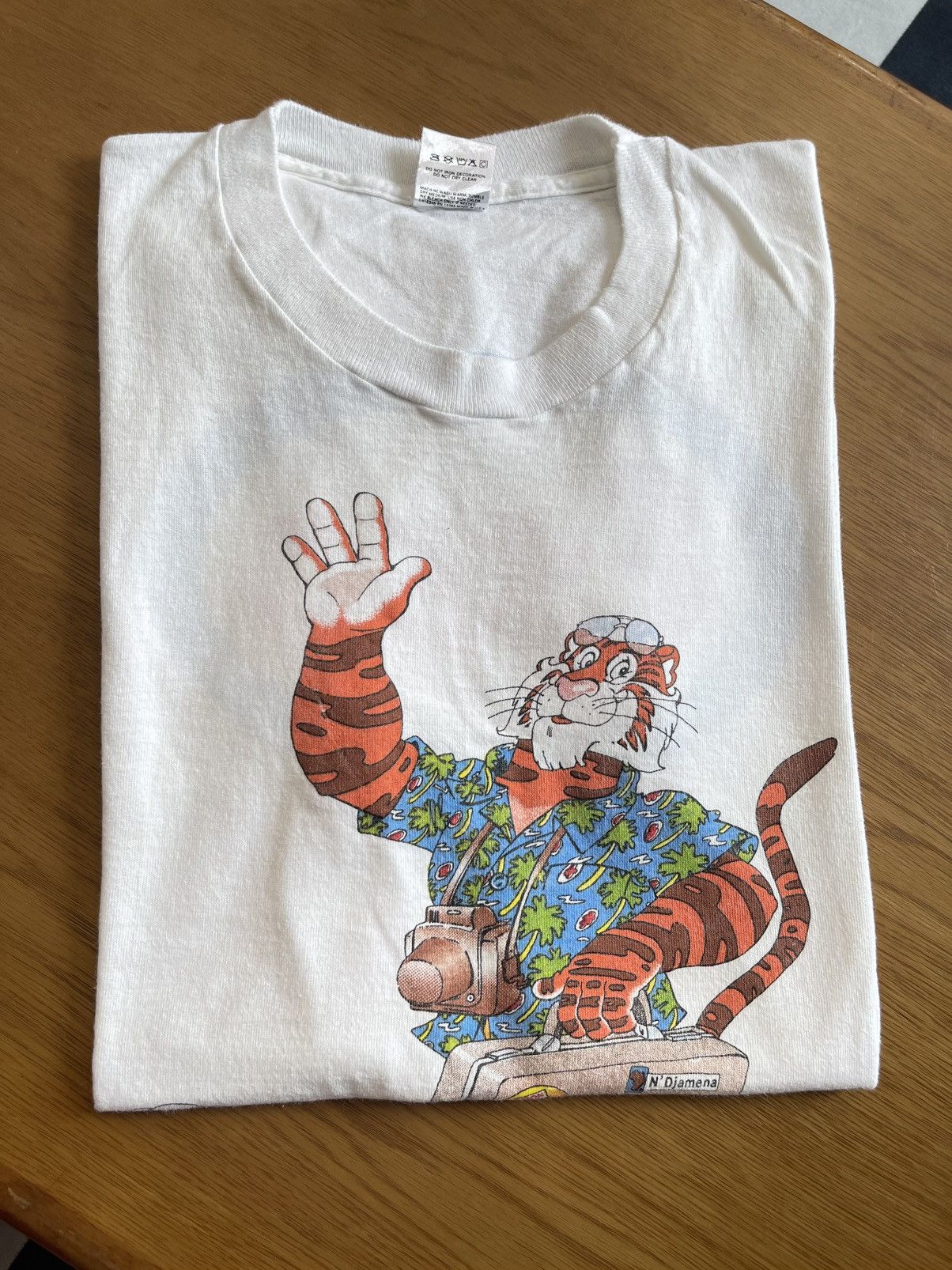 Vintage Vintage 90s Esso Mascot Tiger T shirt Size US L / EU 52-54 / 3 - 1 Thumbnail