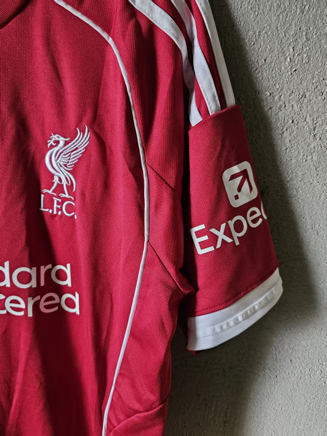 Other 2025 26 Liverpool 9 Alexander Isak Jersey Size US L / EU 52-54 / 3 - 5 Thumbnail