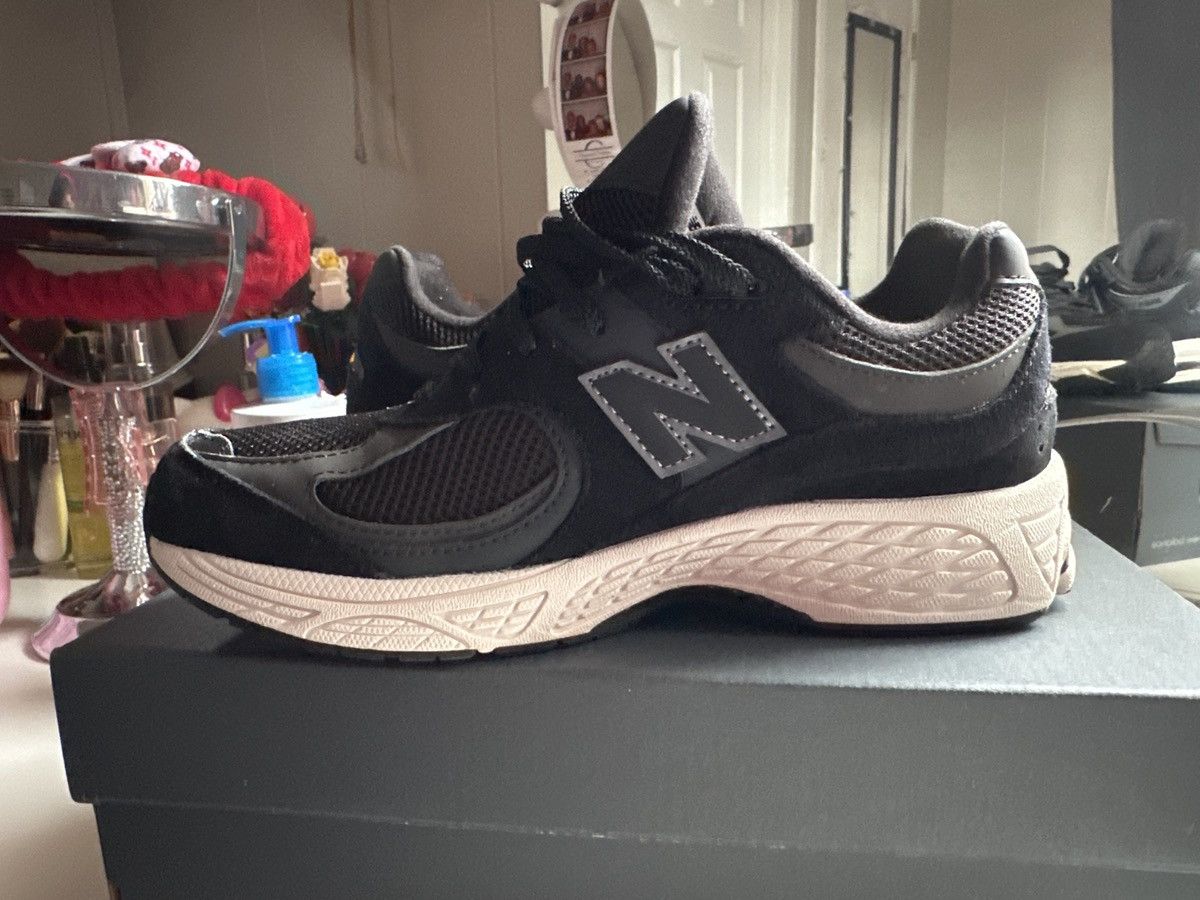 New Balance NEW BALANCE 2002 GS (GRADE SCHOOL) Size US 7 / EU 40 - 4 Thumbnail