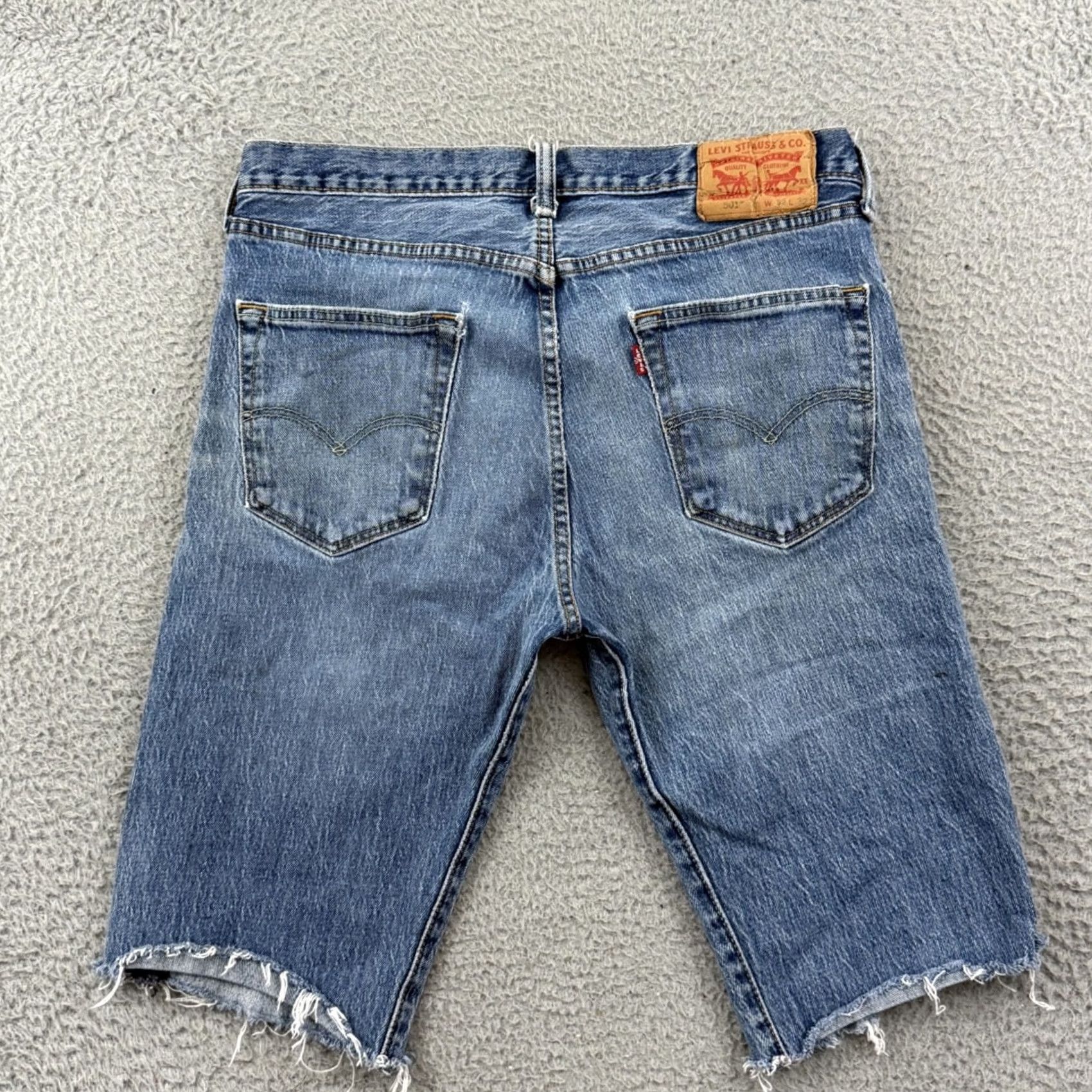 Levi's Levi's 501 Bermuda Shorts Mens 32 Blue Denim Button Fly 11in Inseam Casual Outdoor Beach Travel Regular 5-Pocket Size US 32 / EU 48 - 7 Thumbnail
