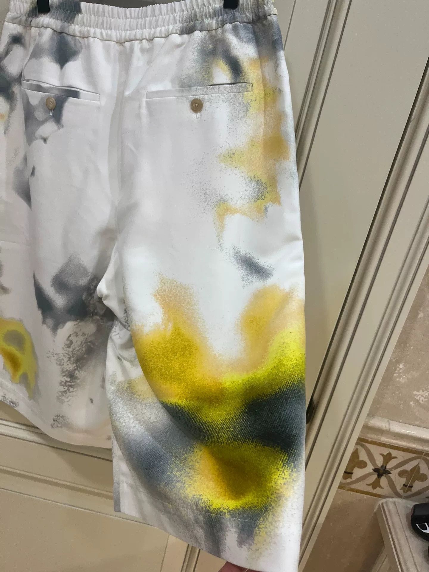 Alexander McQueen Alexander McQueen Abstract Pattern Shorts Size US 28 / EU 44 - 5 Thumbnail
