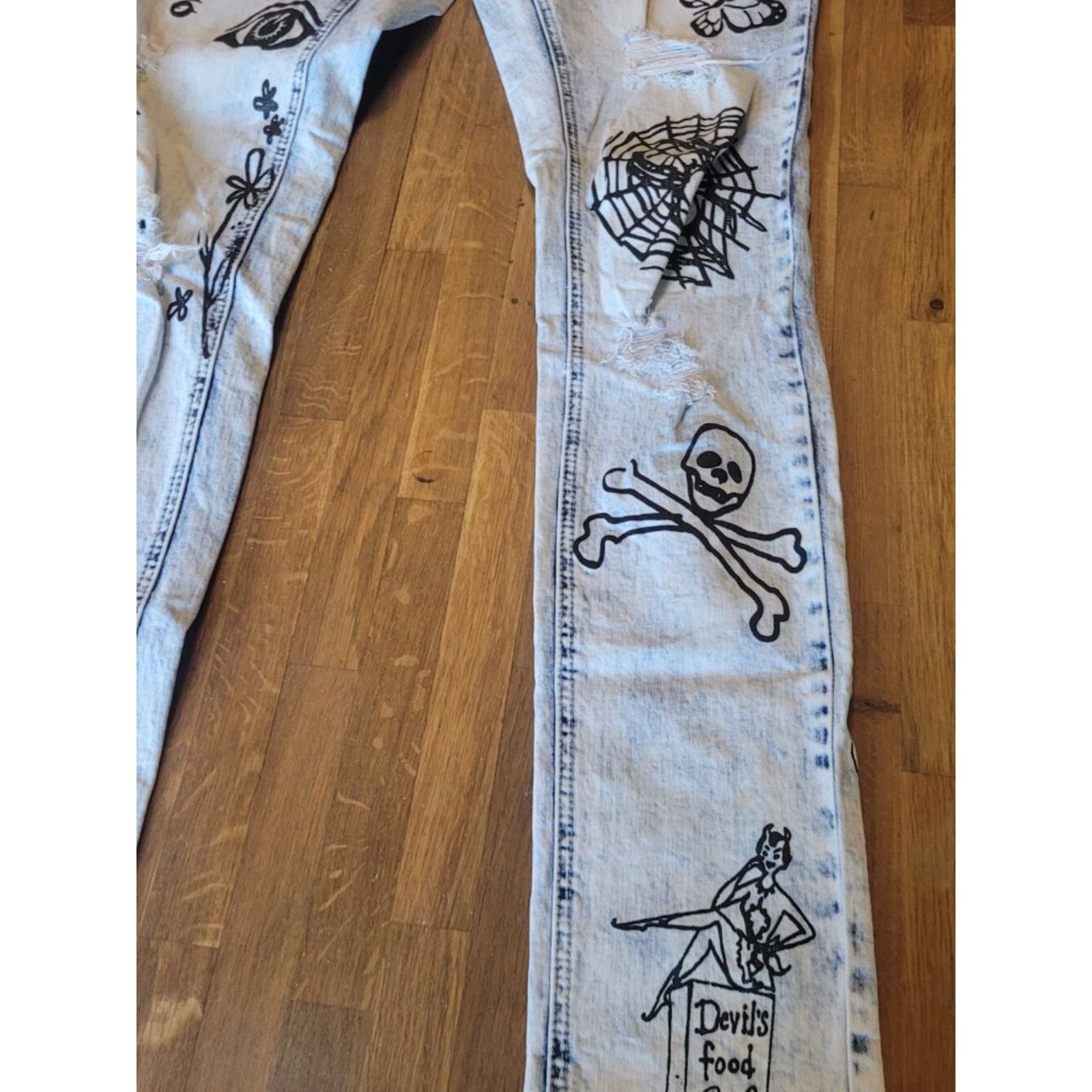 Rogue Rogue Acid Wash Tattoo Graphic Print Skinny Jeans 32W Size US 32 / EU 48 - 5 Thumbnail