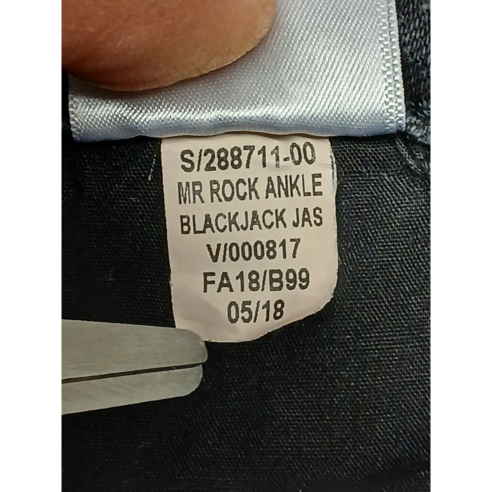Old Navy Old Navy (4) Women's Black Rockstar Super Skinny Jeans Size 27" / US 4 / IT 40 - 6 Thumbnail