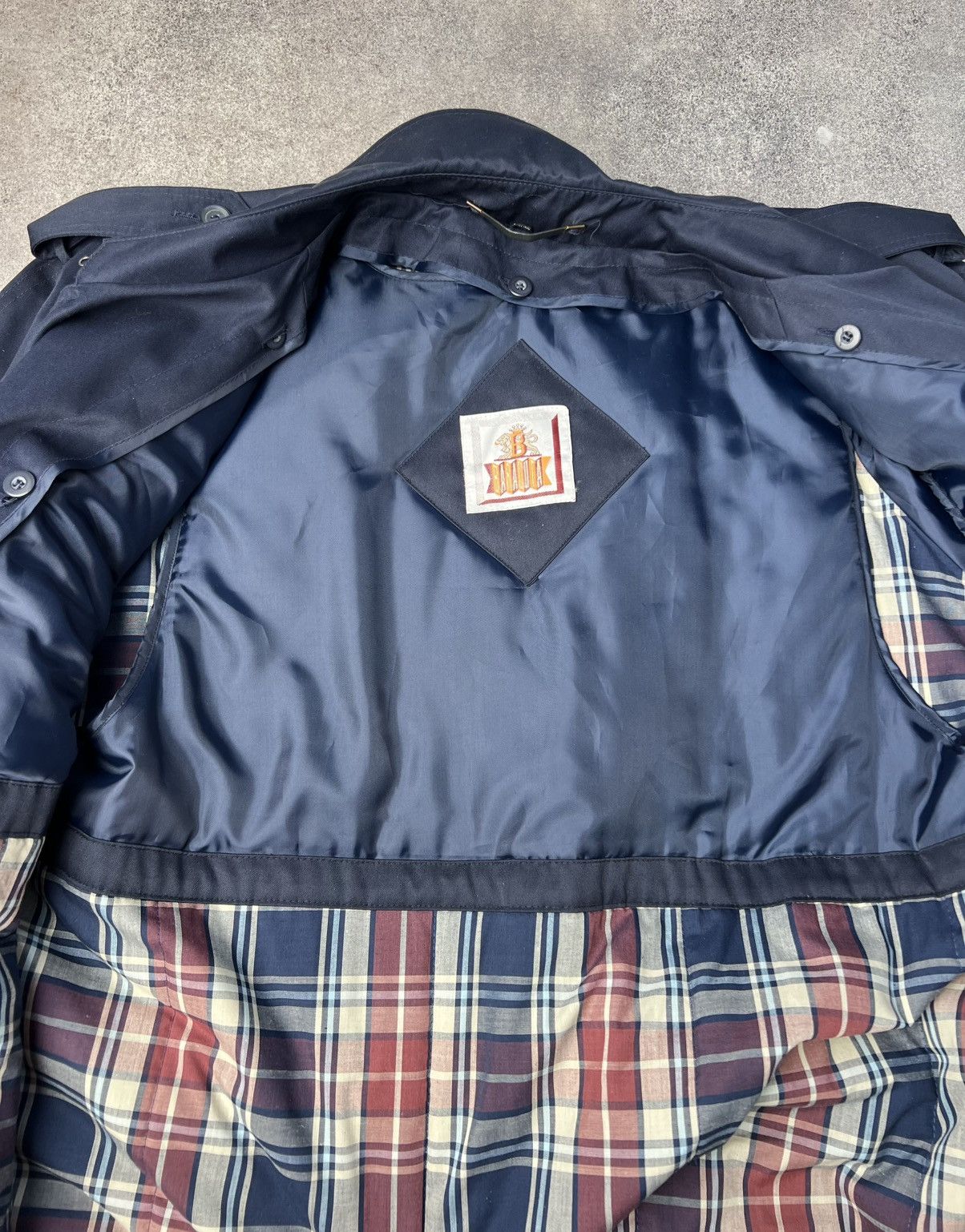 Baracuta Baracuta vintage heavy trench coat with og lining Size US L / EU 52-54 / 3 - 7 Thumbnail