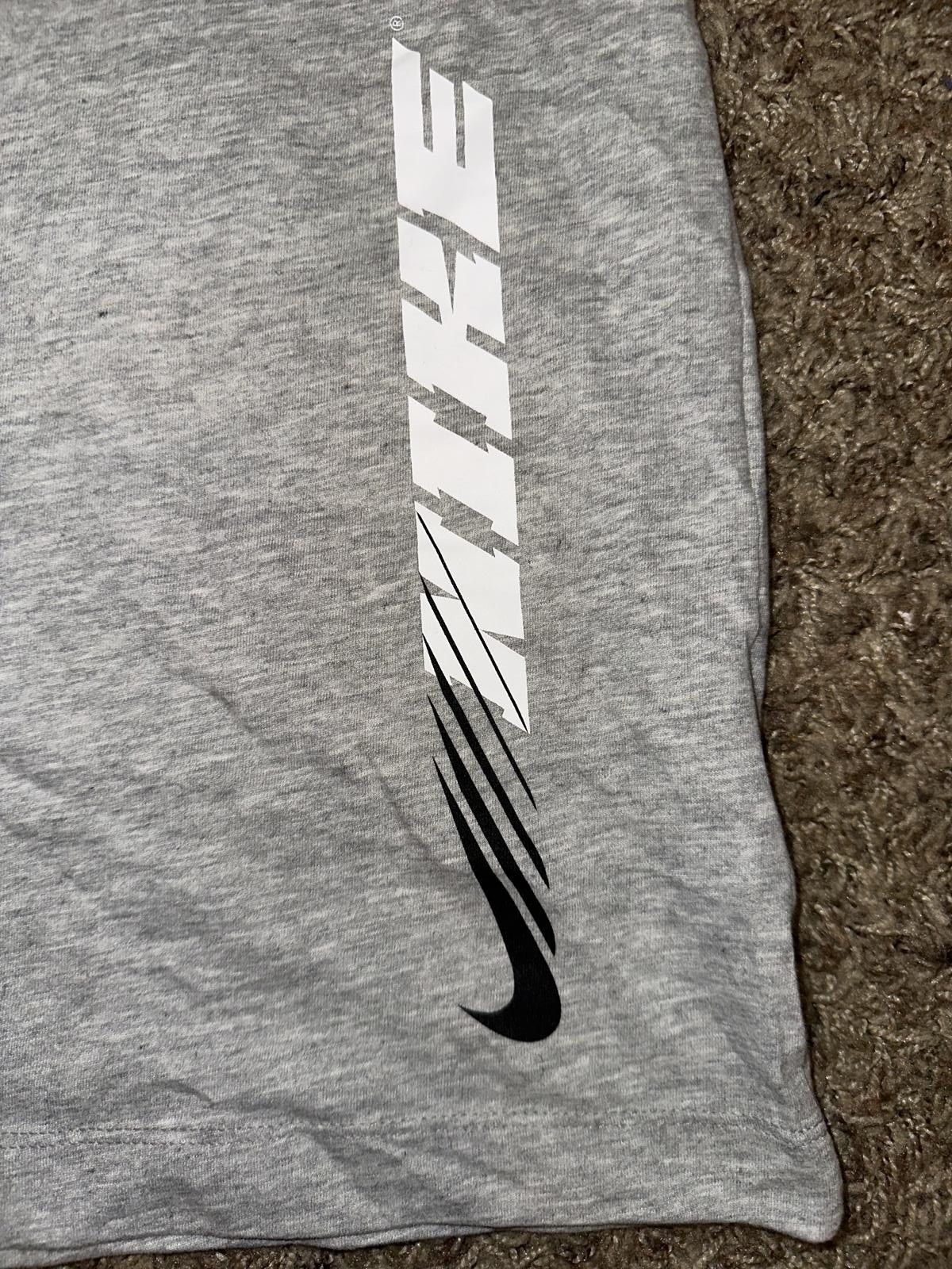 Nike Nike Men’s Dri-Fit Training Graphic T-Shirt Size US L / EU 52-54 / 3 - 4 Thumbnail