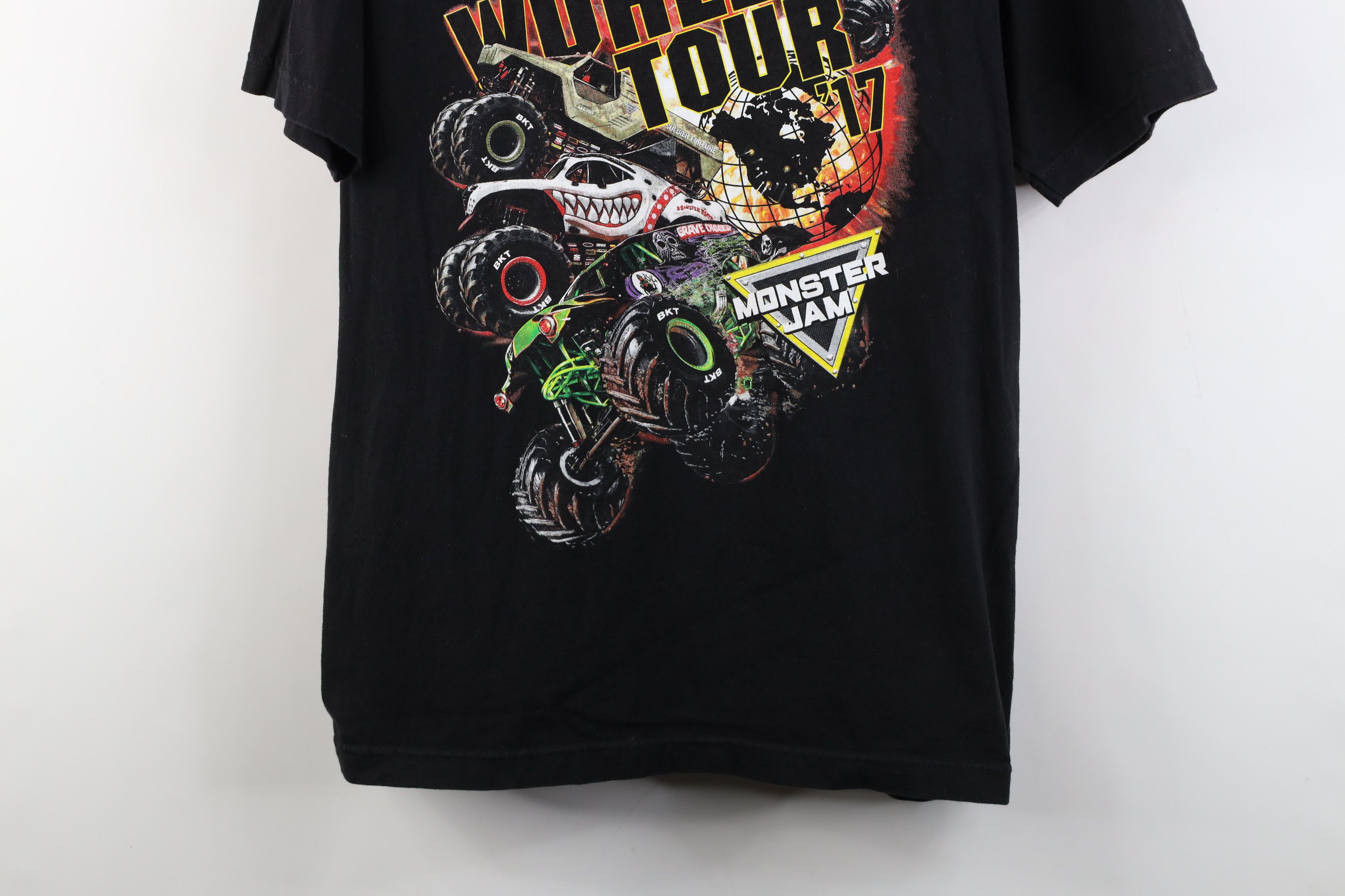 Vintage Y2K Streetwear Monster Jam World Tour Grave Digger T-Shirt Size US M / EU 48-50 / 2 - 3 Thumbnail