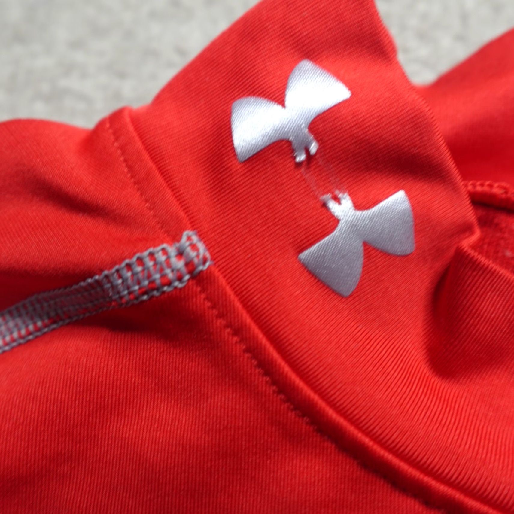 Under Armour Under Armour Shirt M Red Long Sleeve Mock Neck Athletic Activewear Mens Regular Size Type Casual - Embroidered, Tear on logo Size US M / EU 48-50 / 2 - 2 Thumbnail