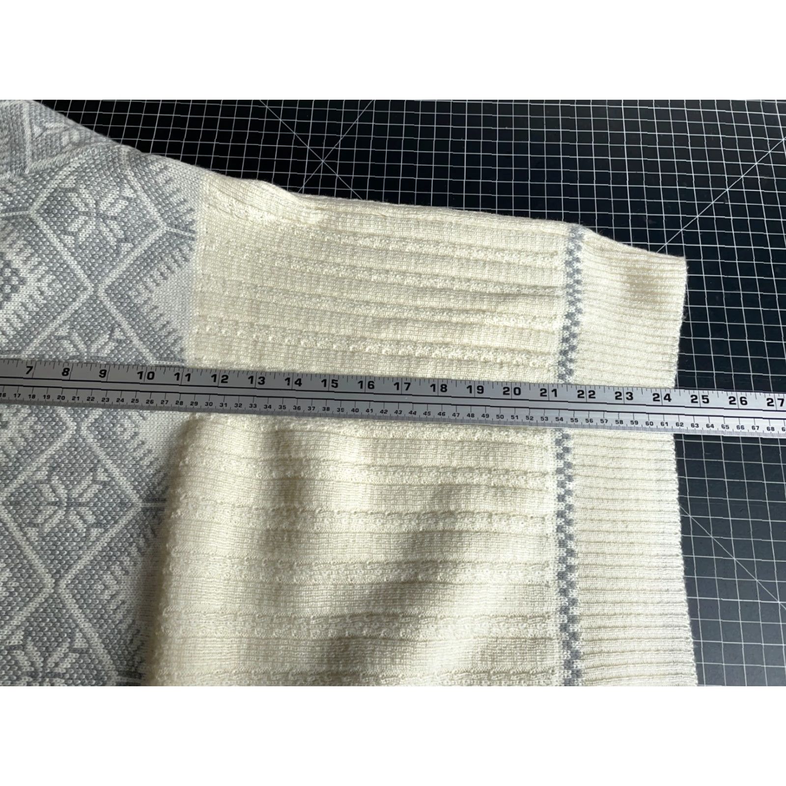 Vintage VINTAGE Rob Winter Sweater Shirt XL Ivory Geometric Knit Crew Neck Men Snowflake Pattern 90s Ski Acrylic Size US XL / EU 56 / 4 - 6 Thumbnail