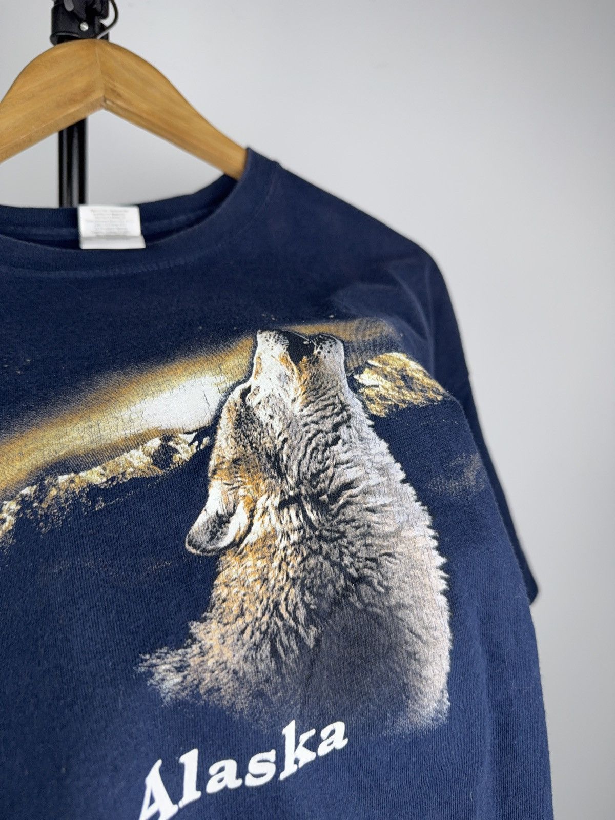 Vintage 00s Retro USA Alaska Wolf Graphic T Shirt Nature Outdoor Tee Size US XL / EU 56 / 4 - 12 Thumbnail