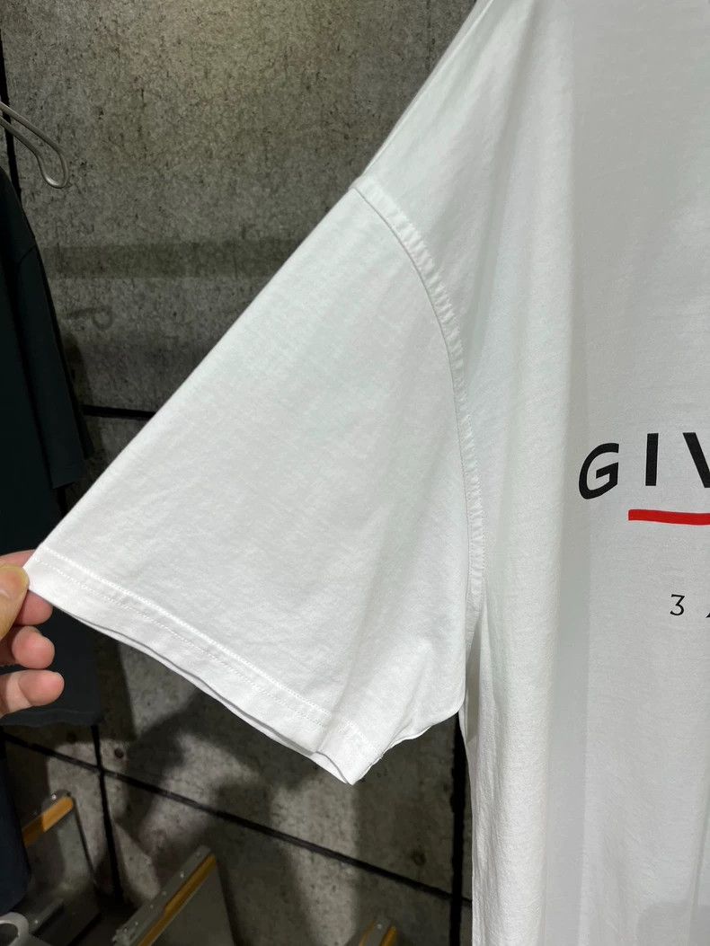 Givenchy Givenchy Short-sleeved T-shirt with white letters, size XL Size US XL / EU 56 / 4 - 5 Thumbnail