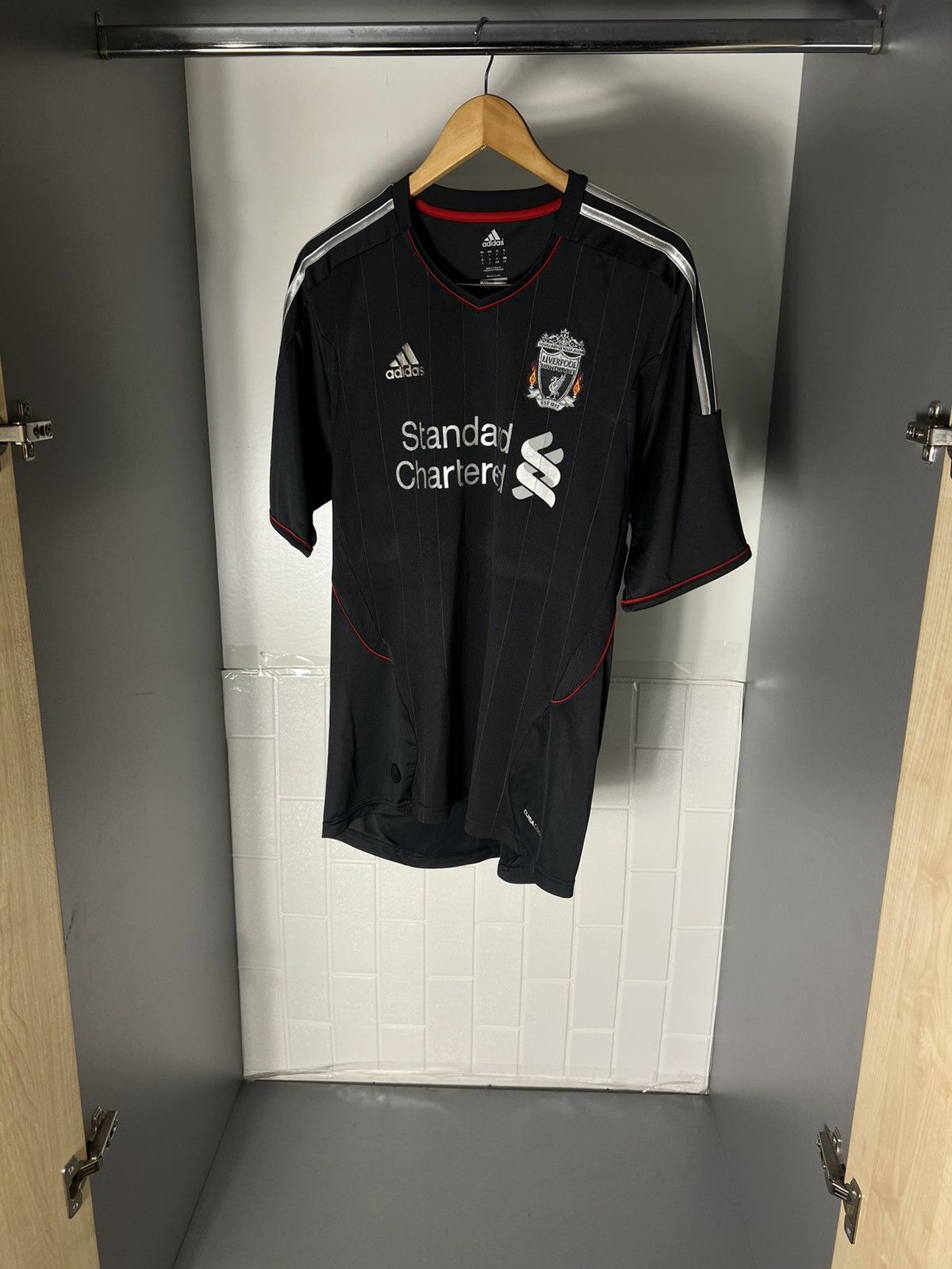 Adidas VINTAGE ADIDAS FC LIVERPOOL ENGLAND SOCCER JERSEY RETRO Y2K Size US L / EU 52-54 / 3 - 2 Thumbnail