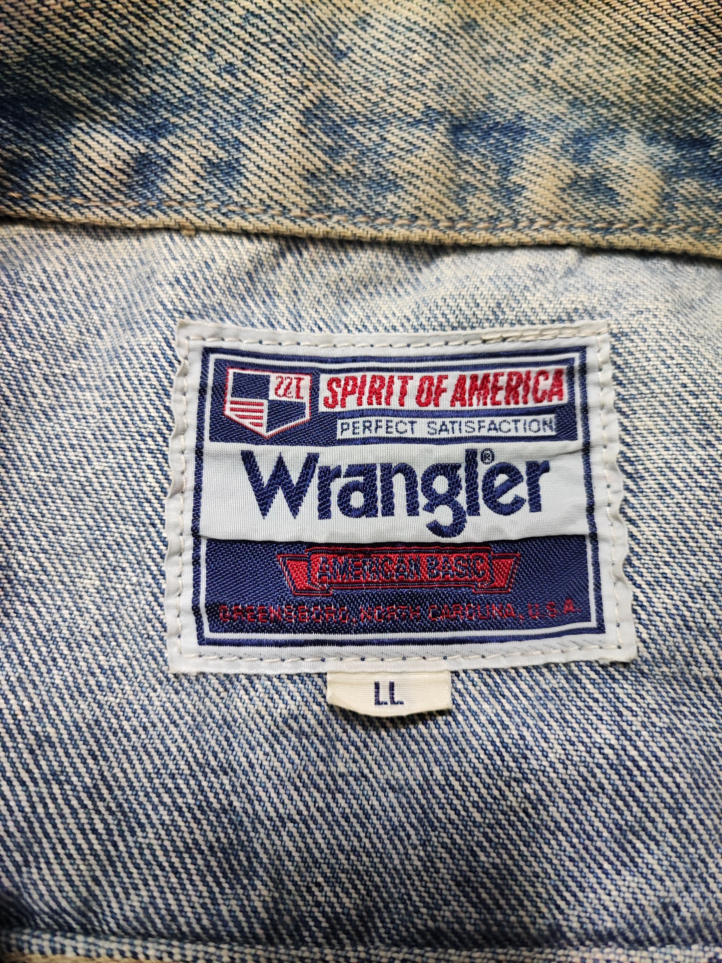 Wrangler Vintage Wrangler 90s Distressed Acid Wash Denim Jacket Size US L / EU 52-54 / 3 - 9 Thumbnail