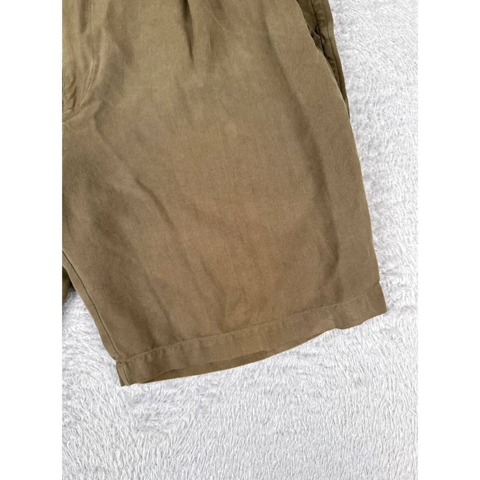 Tommy Bahama Tommy Bahama Shorts Men 35 Brown Pleated 100% Silk Herringbone Chino Cargo 33x9 Size US 35 - 2 Thumbnail