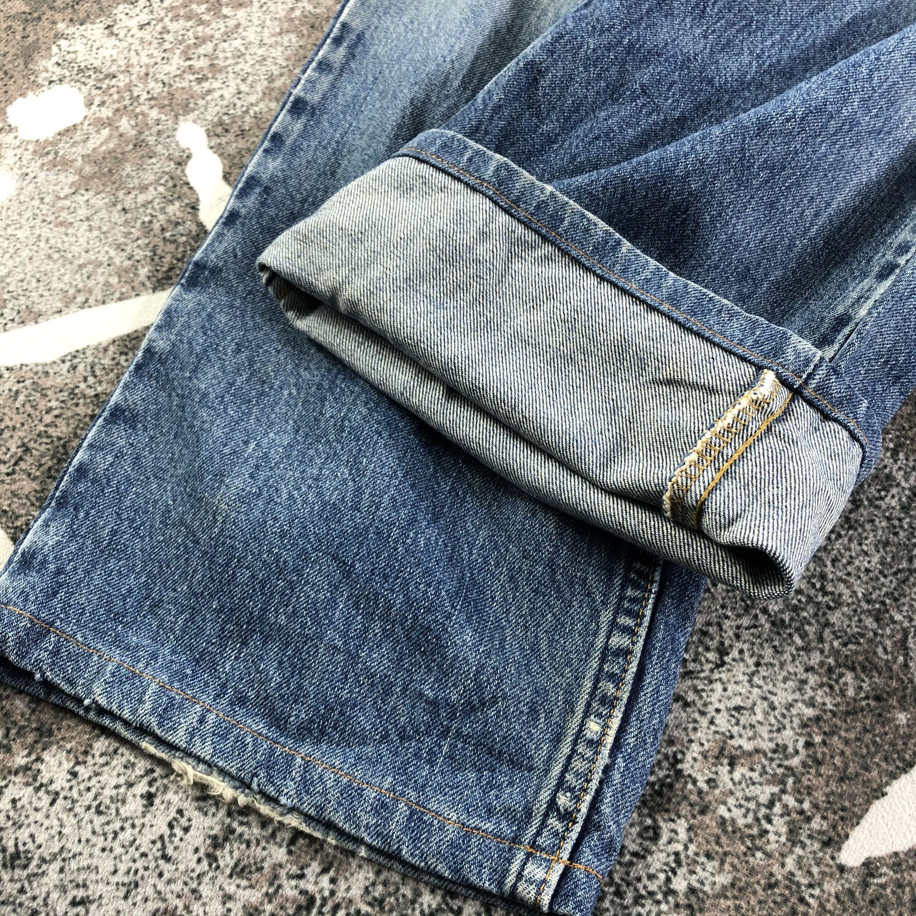 Levi's Vintage Levis 519 Jeans Medium Wash Denim KJ1863 Size US 33 - 7 Thumbnail