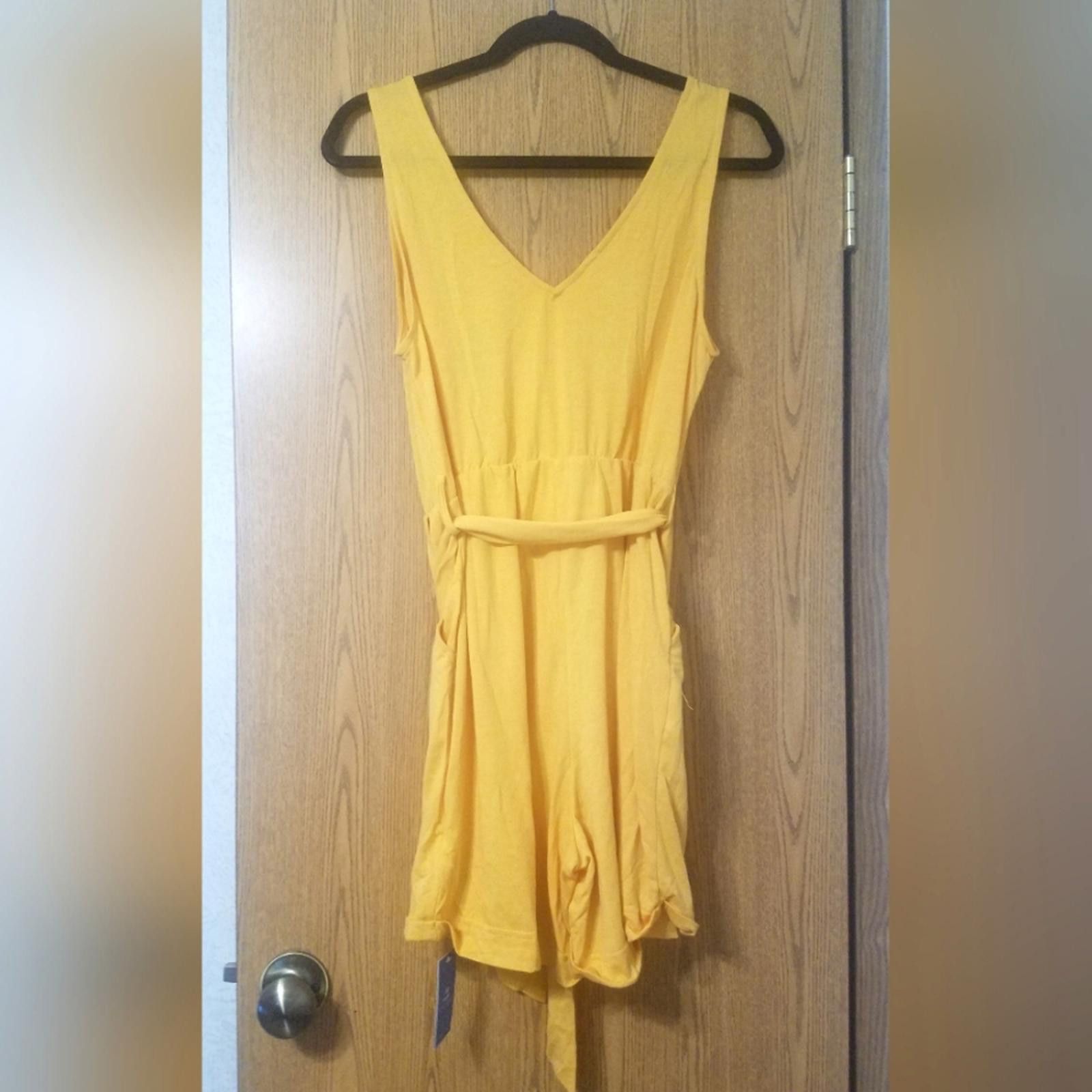 Designer NWT Cupshe Yellow Sleeveless Button-Down Romper Medium Size 32" / US 10 / IT 46 - 2 Thumbnail
