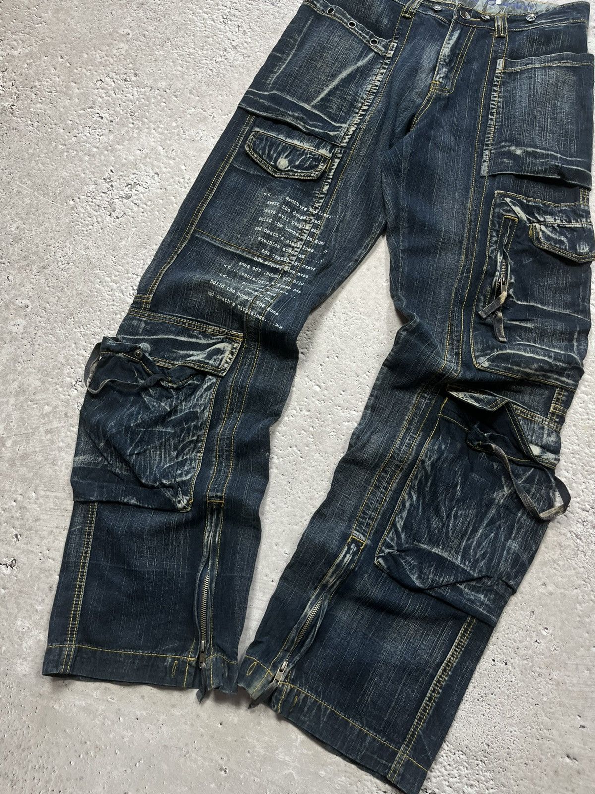 Japanese Brand × Vintage Baggy Avant-Garde Multi-Pocket Distressed Grunge Cargo Jeans Size US 31 - 2 Thumbnail
