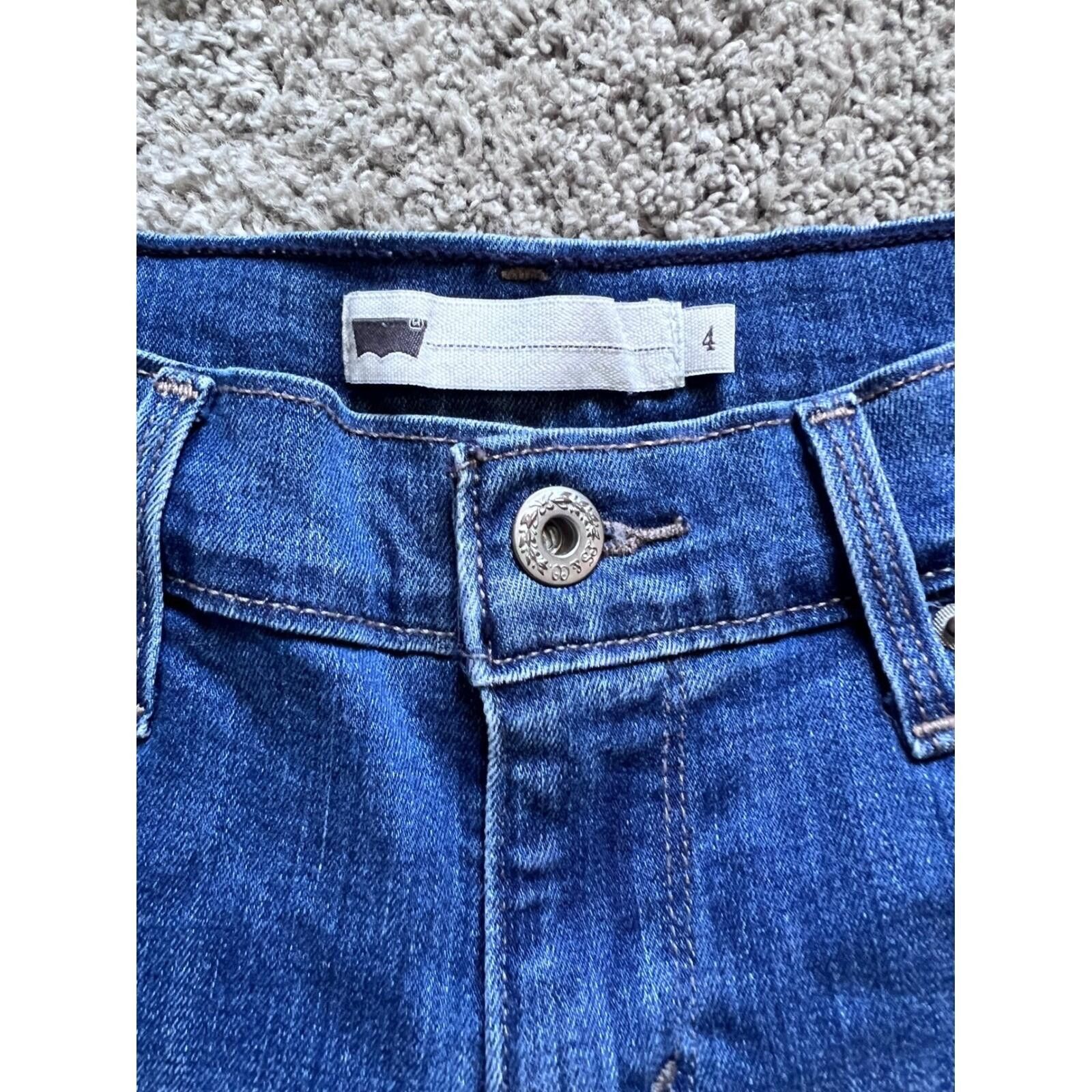 Levi's Levis Womens Medium Wash Denim Shorts Size 4 Mid Rise Size 27" / US 4 / IT 40 - 3 Thumbnail