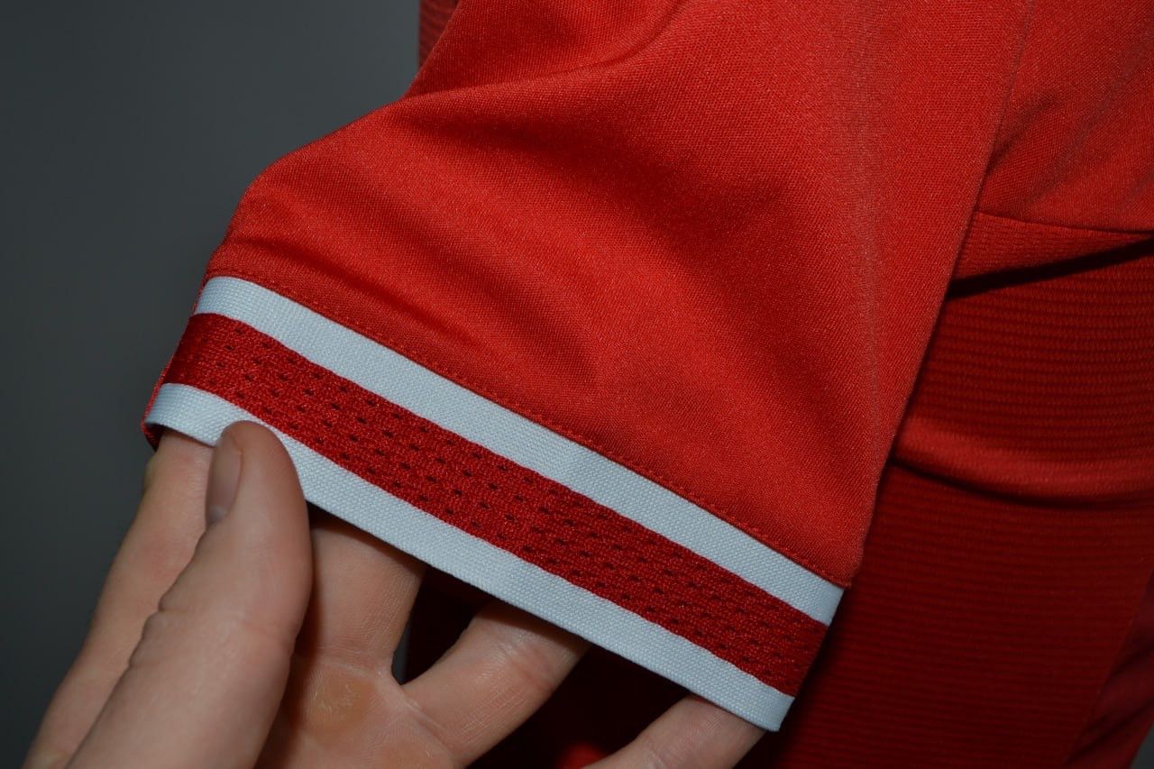 Other Liverpool FC Red Shirt Warrior Standard Chartered Size S Size US S / EU 44-46 / 1 - 5 Thumbnail