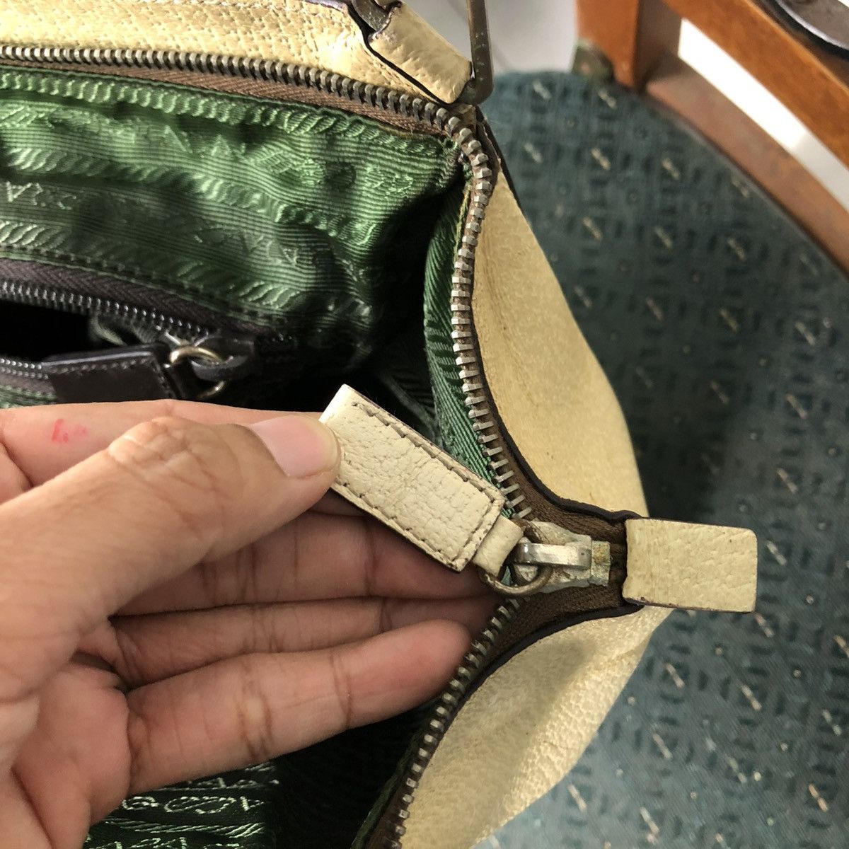 Prada 🔥VINTAGE HAND BAG PIG SKINS LEATHER PRADA MADE IN ITALY Size ONE SIZE - 20 Thumbnail