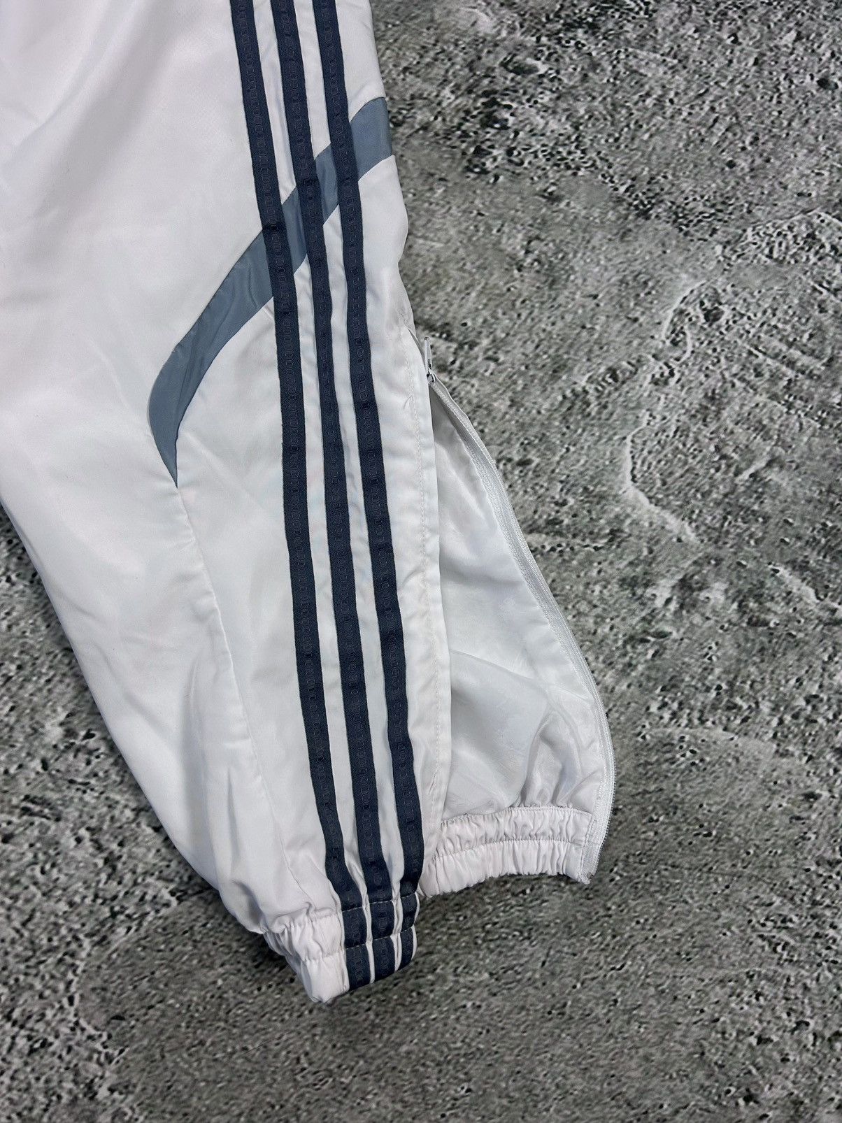 Adidas × Vintage Adidas vintage white track pants small logo 2000s Size US 28 / EU 44 - 2 Thumbnail
