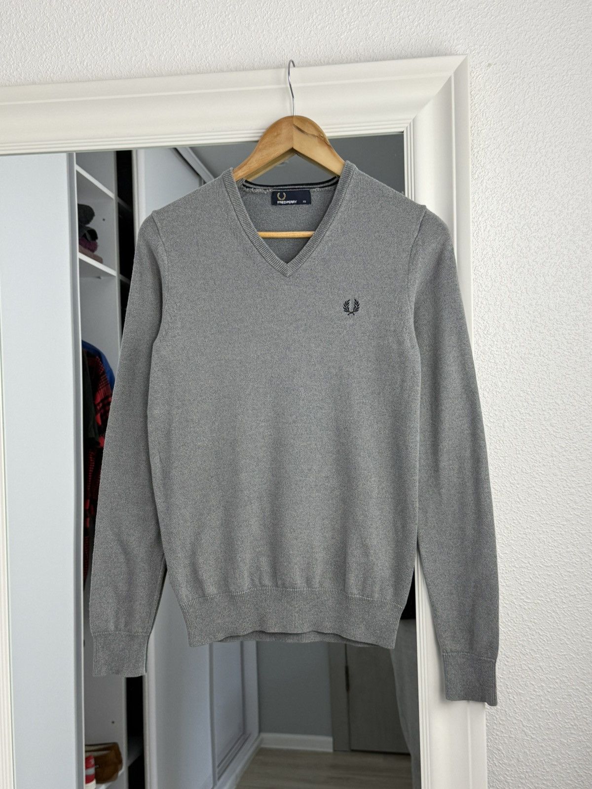 Fred Perry Fred Perry V-Neck Sweater Jumper Gray Sweater Size: XS Size US XS / EU 42 / 0 - 2 Thumbnail
