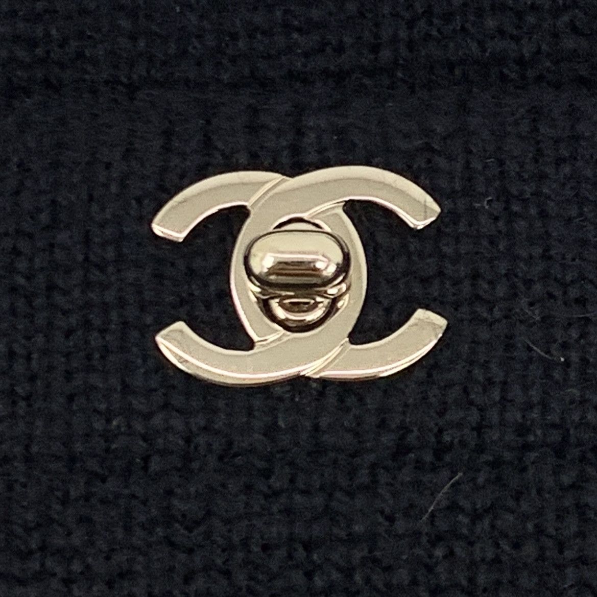 Chanel Chanel Black Metallic Logo Cashmere V-Neck Sleeveless Knit D Size XXS / US 00 / IT 34 - 5 Thumbnail