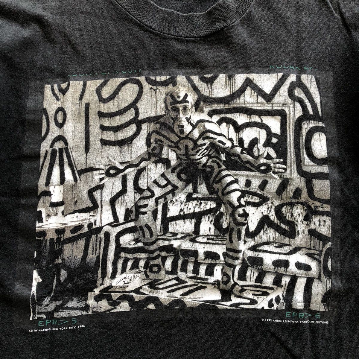 Keith Haring Rare KEITH HARING 1992 Photo by Annie Leibovitz T-Shirt Size US L / EU 52-54 / 3 - 4 Thumbnail