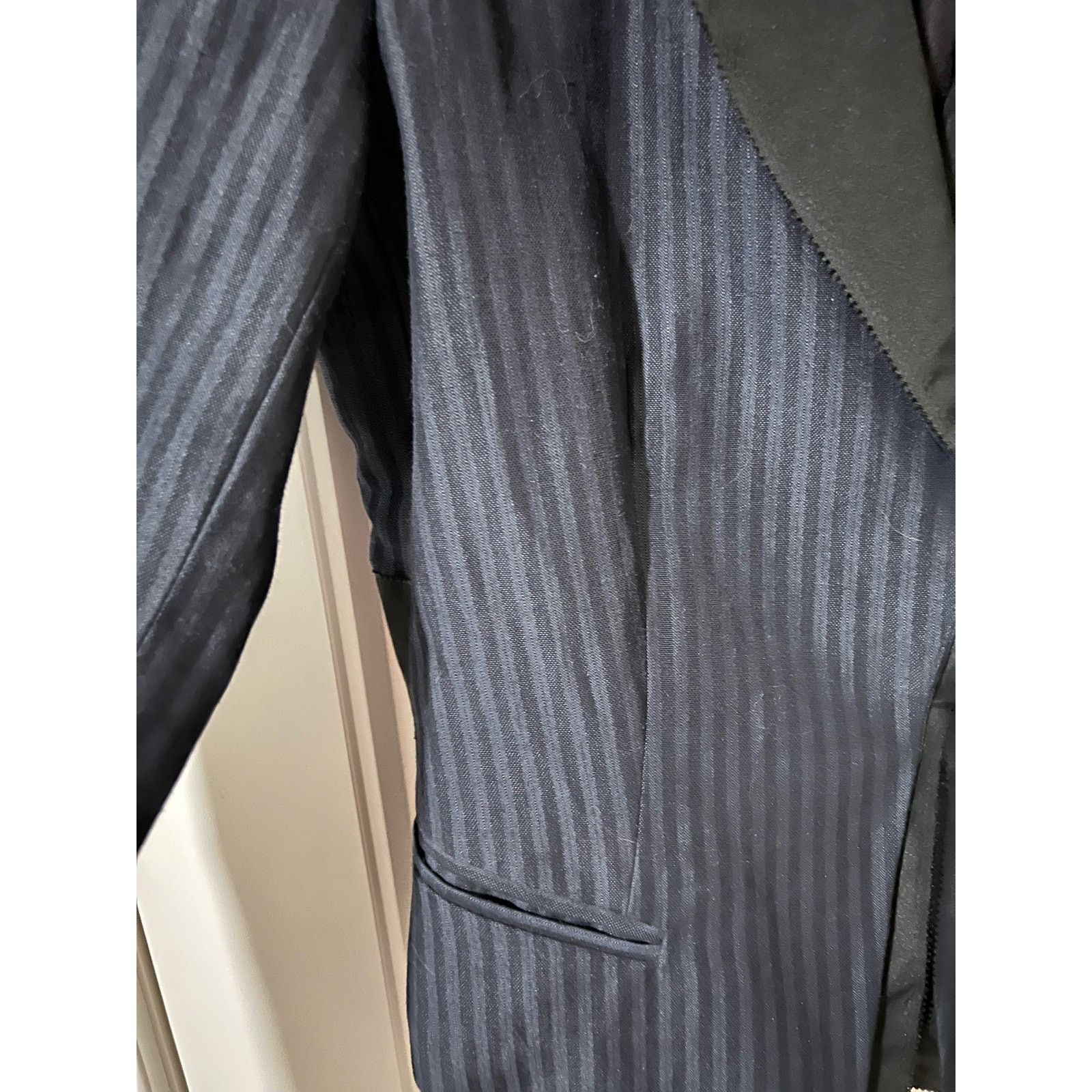DKNY DKNY Donna Karan New York Striped Trim Short Jacket Blazer Size XS / US 0-2 / IT 36-38 - 4 Thumbnail