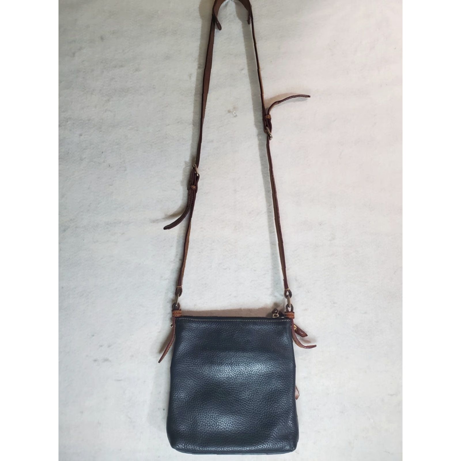 Dooney & Bourke VINTAGE Dooney & Bourke Pebbled Leather Letter Carrier Shoulder Handbag- Black Size ONE SIZE - 4 Thumbnail