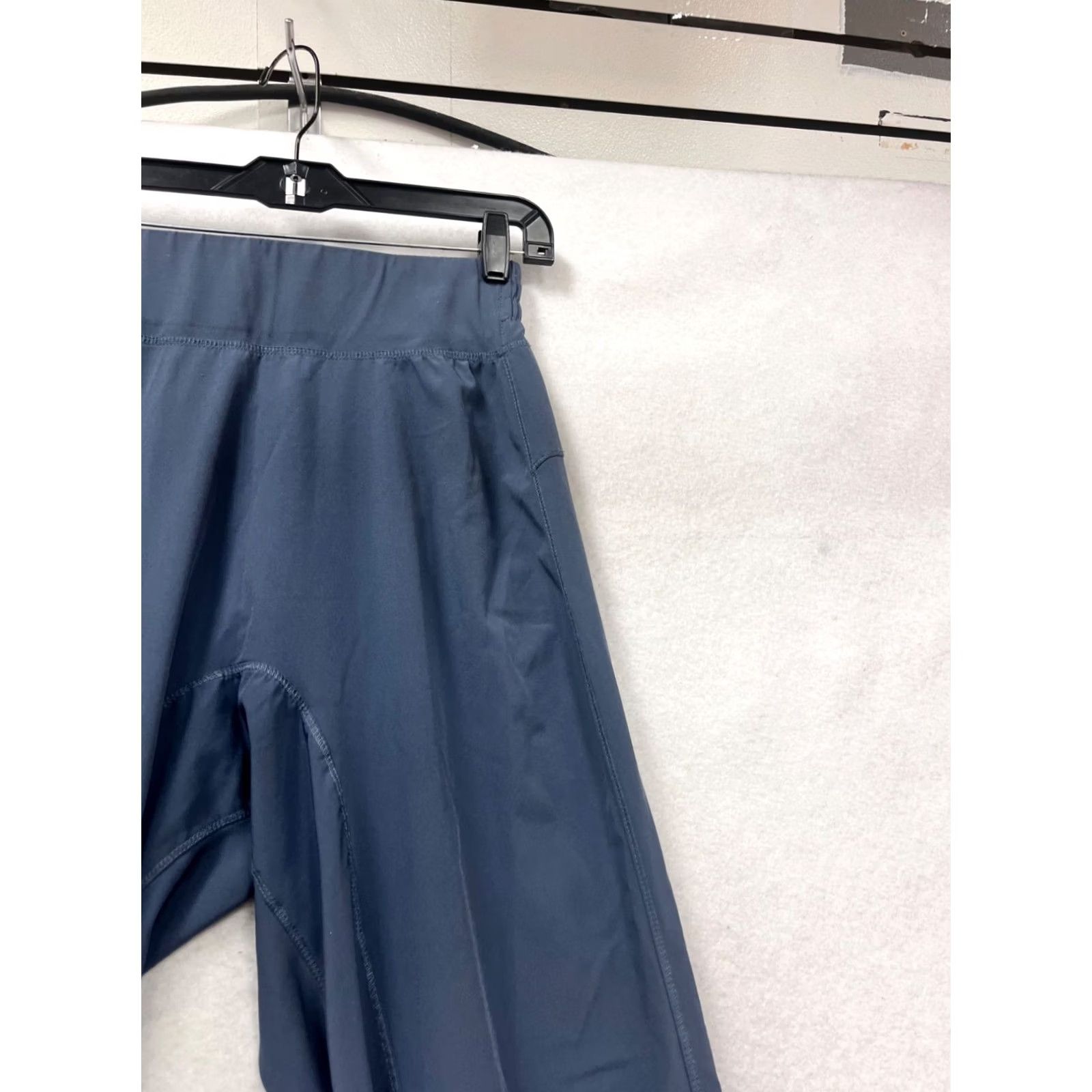Lululemon Lululemon Windbreaker Jogger Pants Navy Womens XS/S Size S Regular Activewear Pants, Windbreaker, Jogger, Lululemon Logo, All Season Size 26" / US 2 / IT 38 - 6 Thumbnail