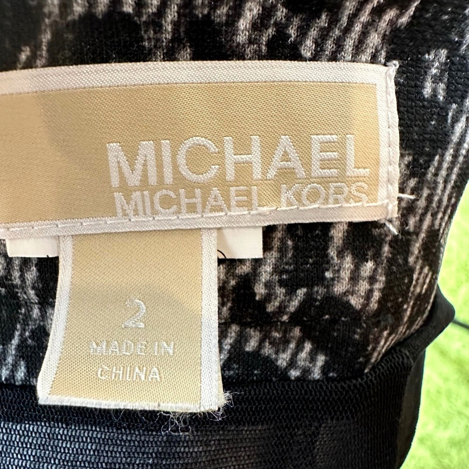 Michael Kors Michael Kors Leopard Print Skirt Gray and Black size 2 Size 26" / US 2 / IT 38 - 9 Thumbnail